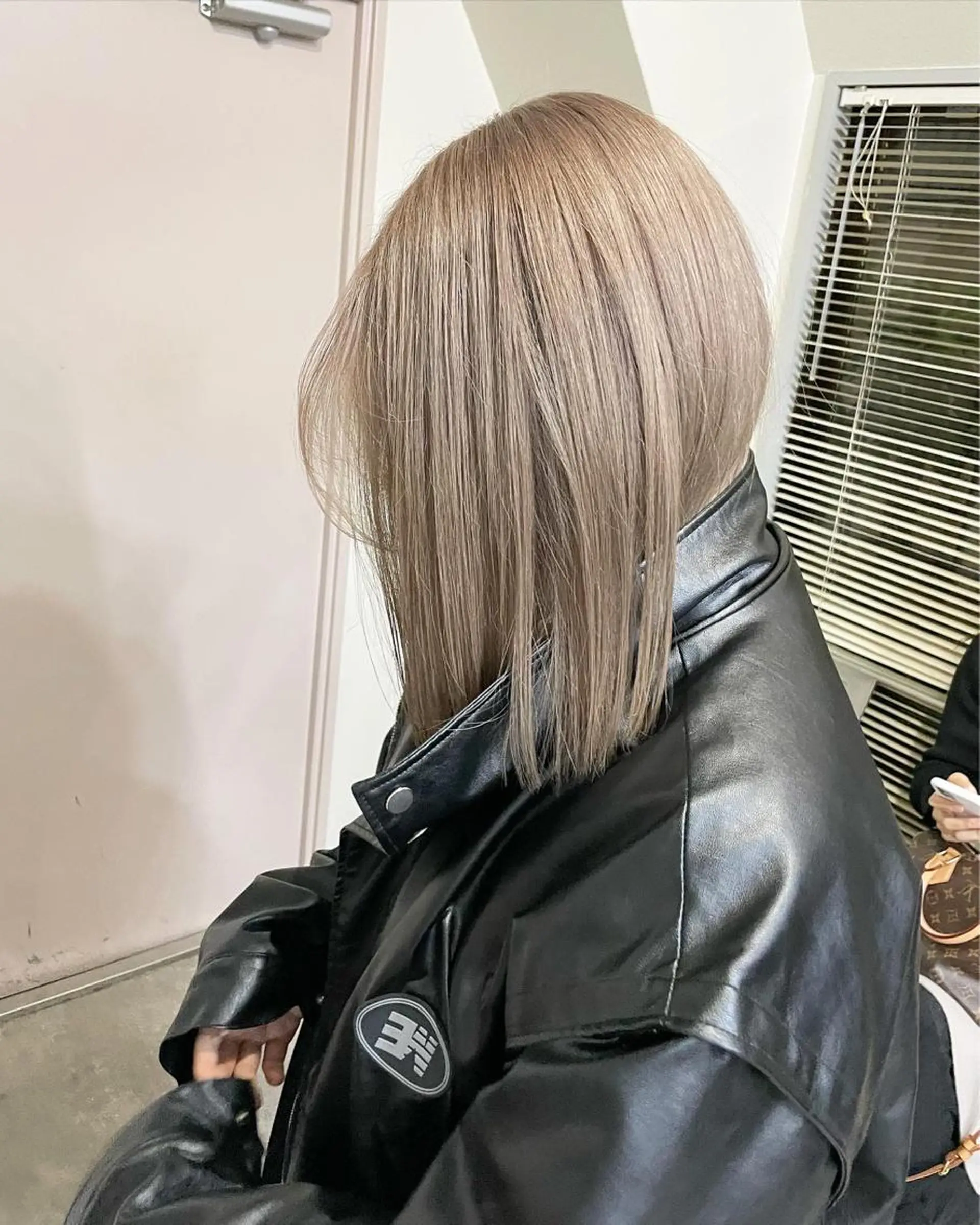 ミディアム カラー パーマ ヘアアレンジ メンズ キッズ ネイル マツエク・マツパ アイブロウ メンズバレイヤージュ メンズブリーチ メンズハイライト メンズインナーカラー メンズ韓国風 切りっぱなしヘアボブ ミディアムヘアRYOのヘアスタイル