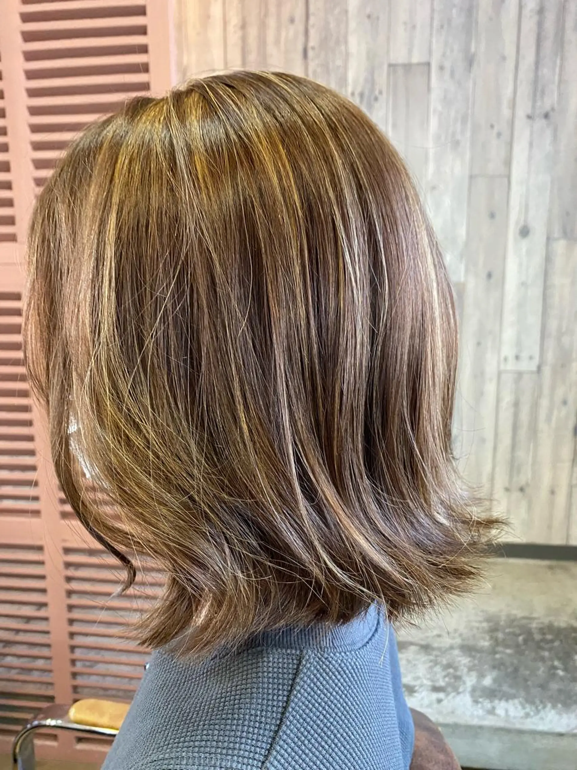 ミディアム カラー アッシュ ベージュカラー ハイライトカラー ボブ ハイライト カット ヘアカラー トリートメント Jill franc ＿ ayanoのヘアスタイル