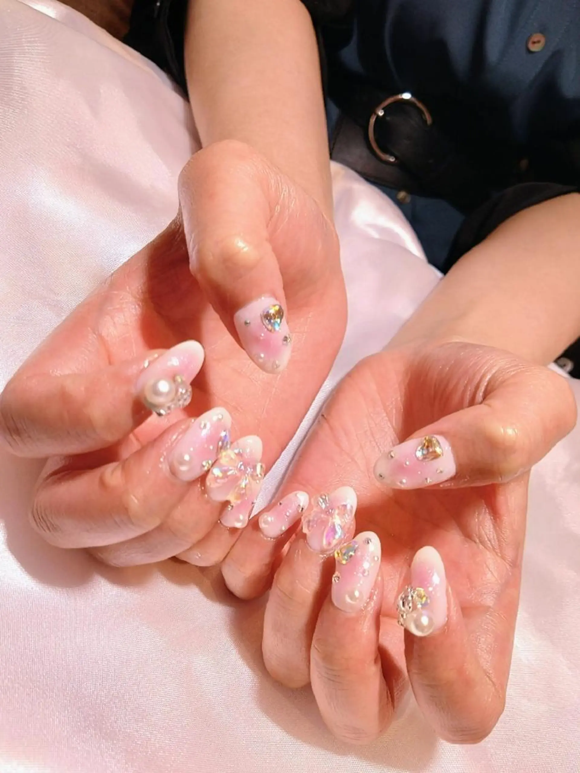 ネイル チークネイル キラキラネイル ハンドネイル Nail salon LEVALOレヴァロのネイルデザイン