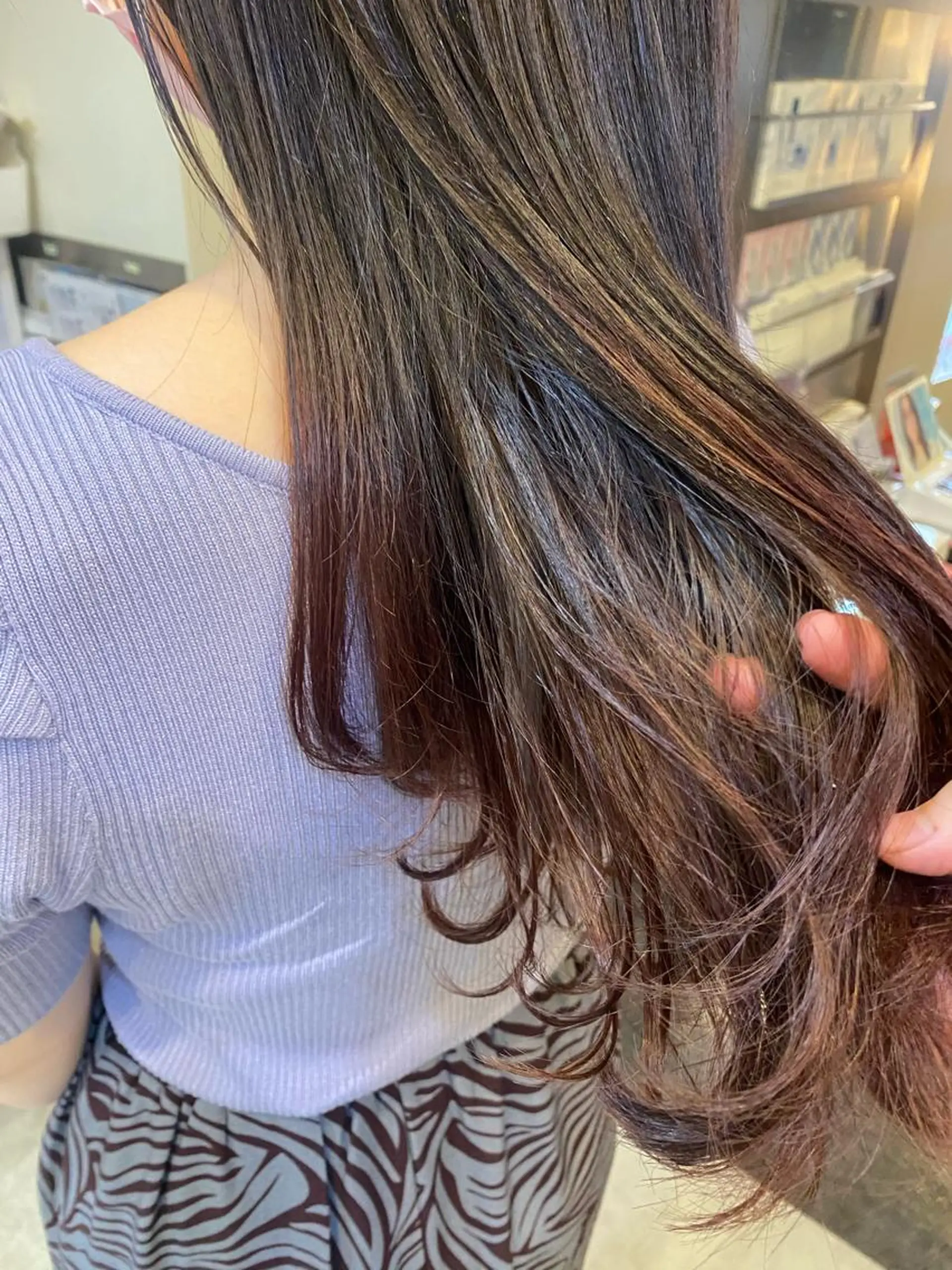 ロング ヘアカラー 透け感ベージュ ／ミハルのヘアスタイル