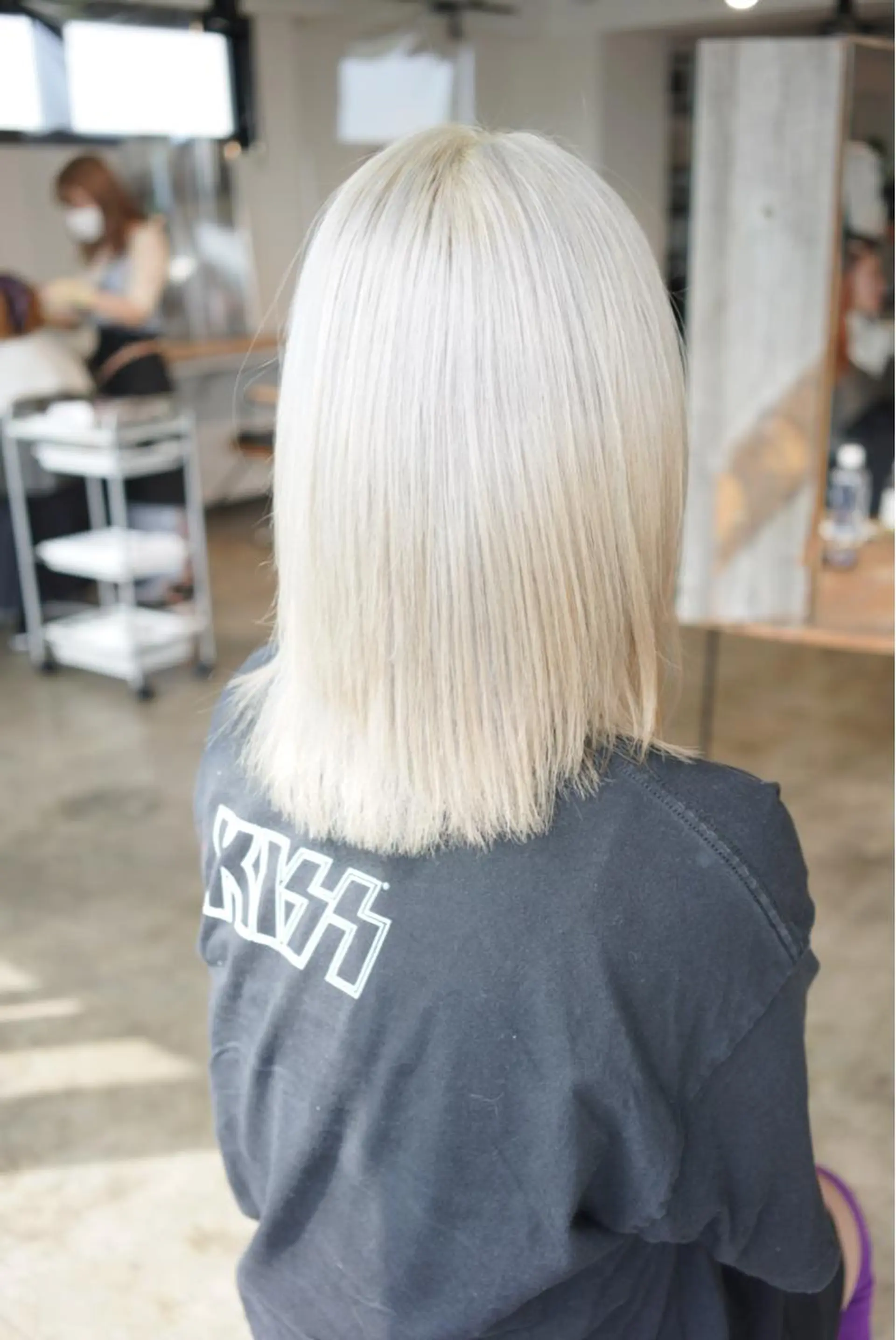 ミディアム カラー ベージュカラー ホワイトベージュ ヘアカラー トリートメント ハイトーン/レイヤー /ケアブリーチ石川治のヘアスタイル