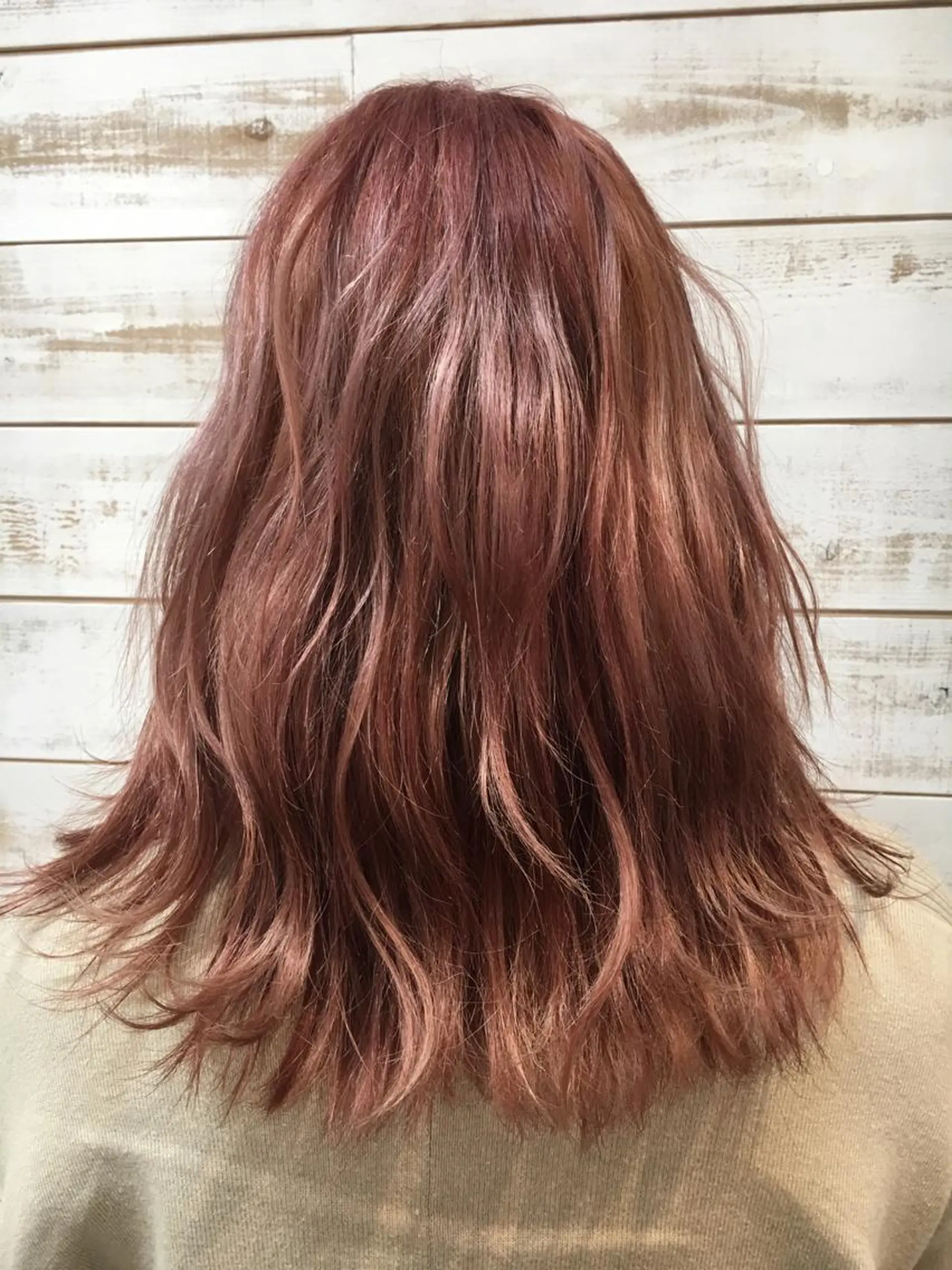 ミディアム ヘアカラー 二狼 (じろう)のヘアスタイル