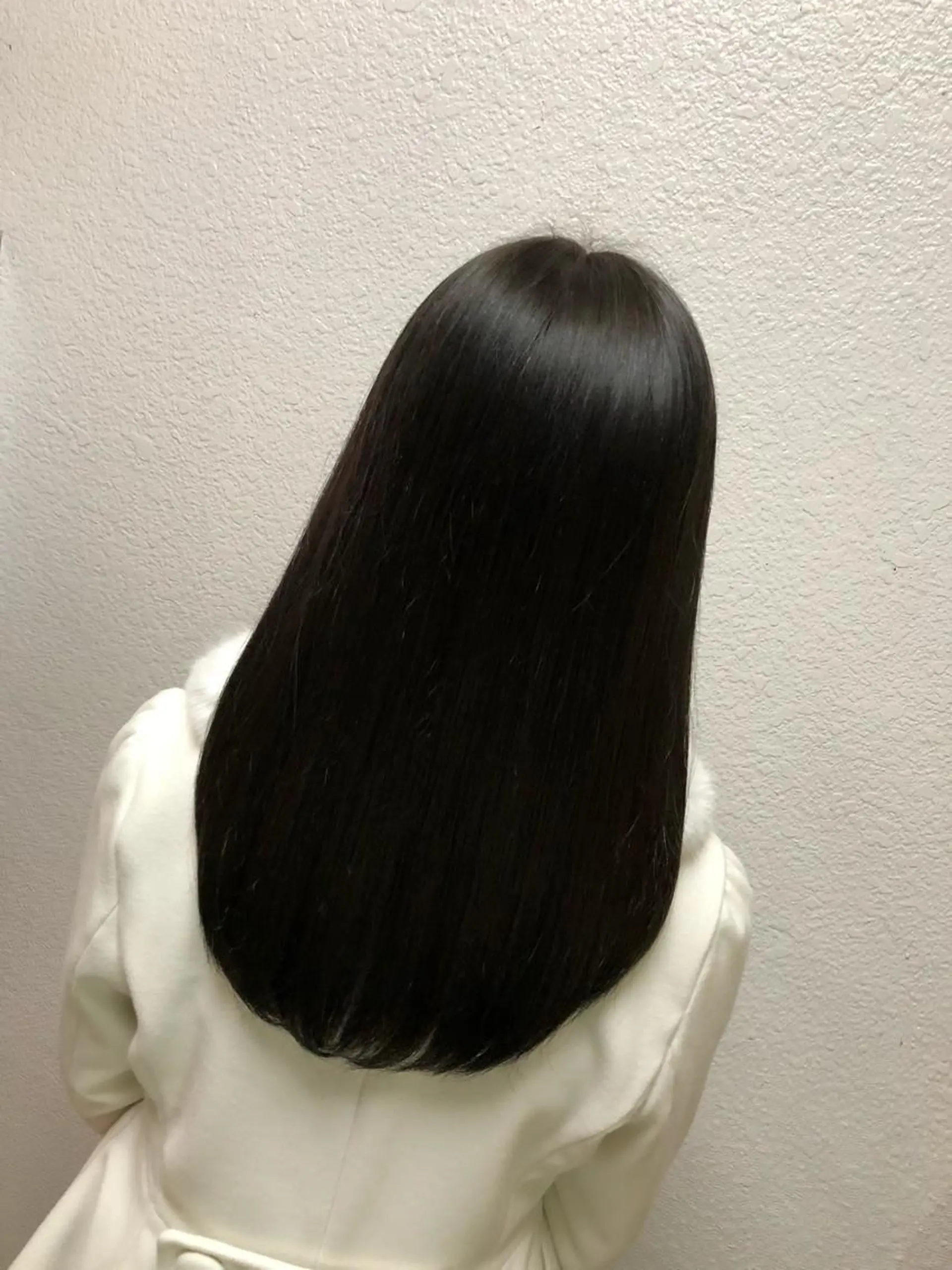 セミロング カラー 黒髪 ブリーチ ブルーカラー ブルーブラック ヘアカラー トリートメント 及川 祐輔のヘアスタイル