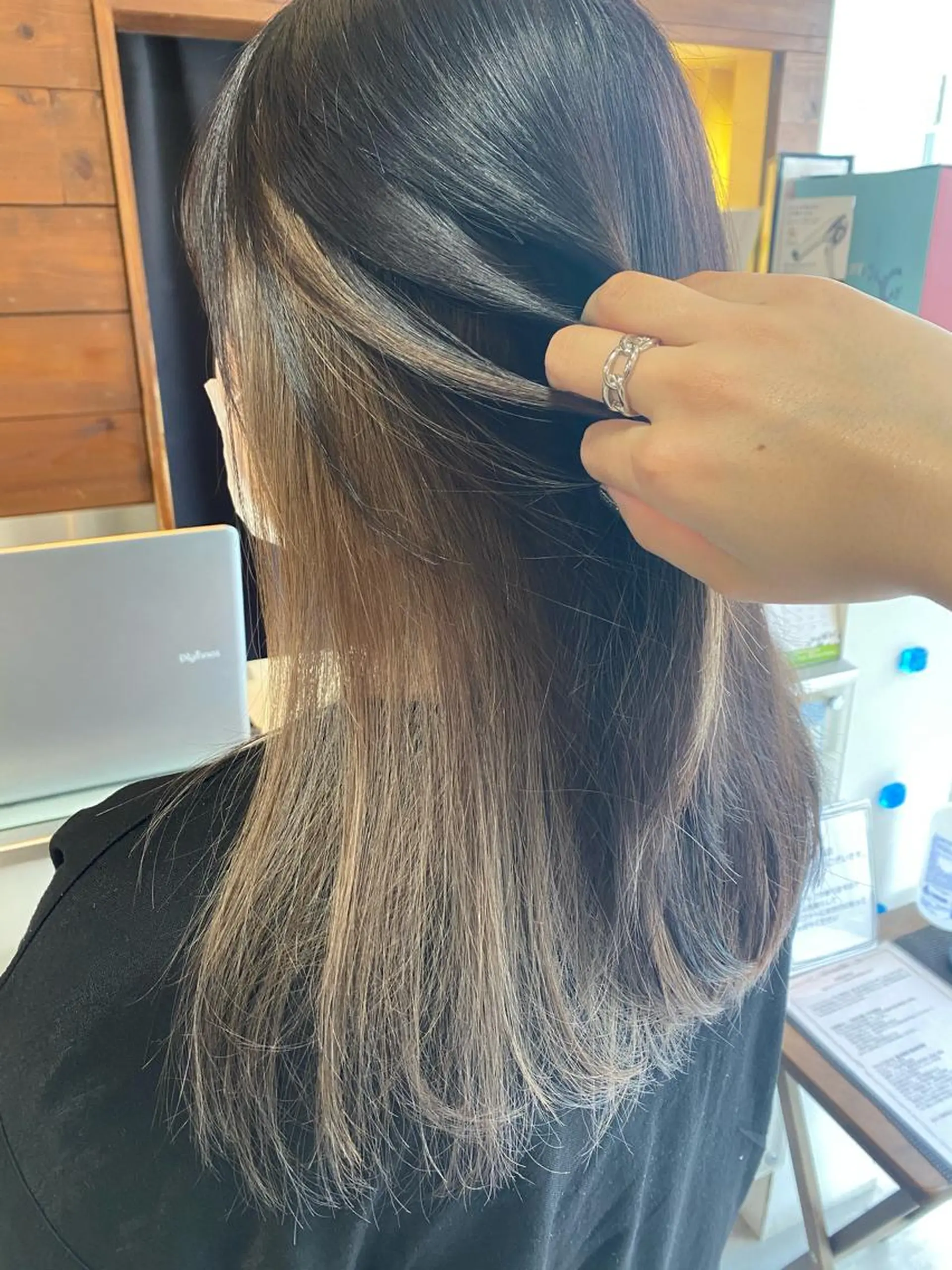 カラー インナー×縮毛矯正 ピンクカラー澤井里菜のヘアスタイル