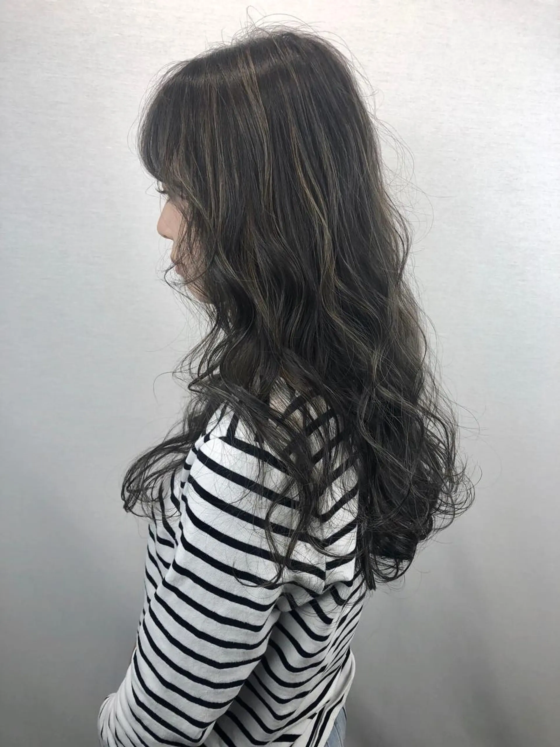 ロング カラー アッシュ ハイライトカラー ハイライト ヘアカラー 🤍2nd🤍田所 美希のヘアスタイル