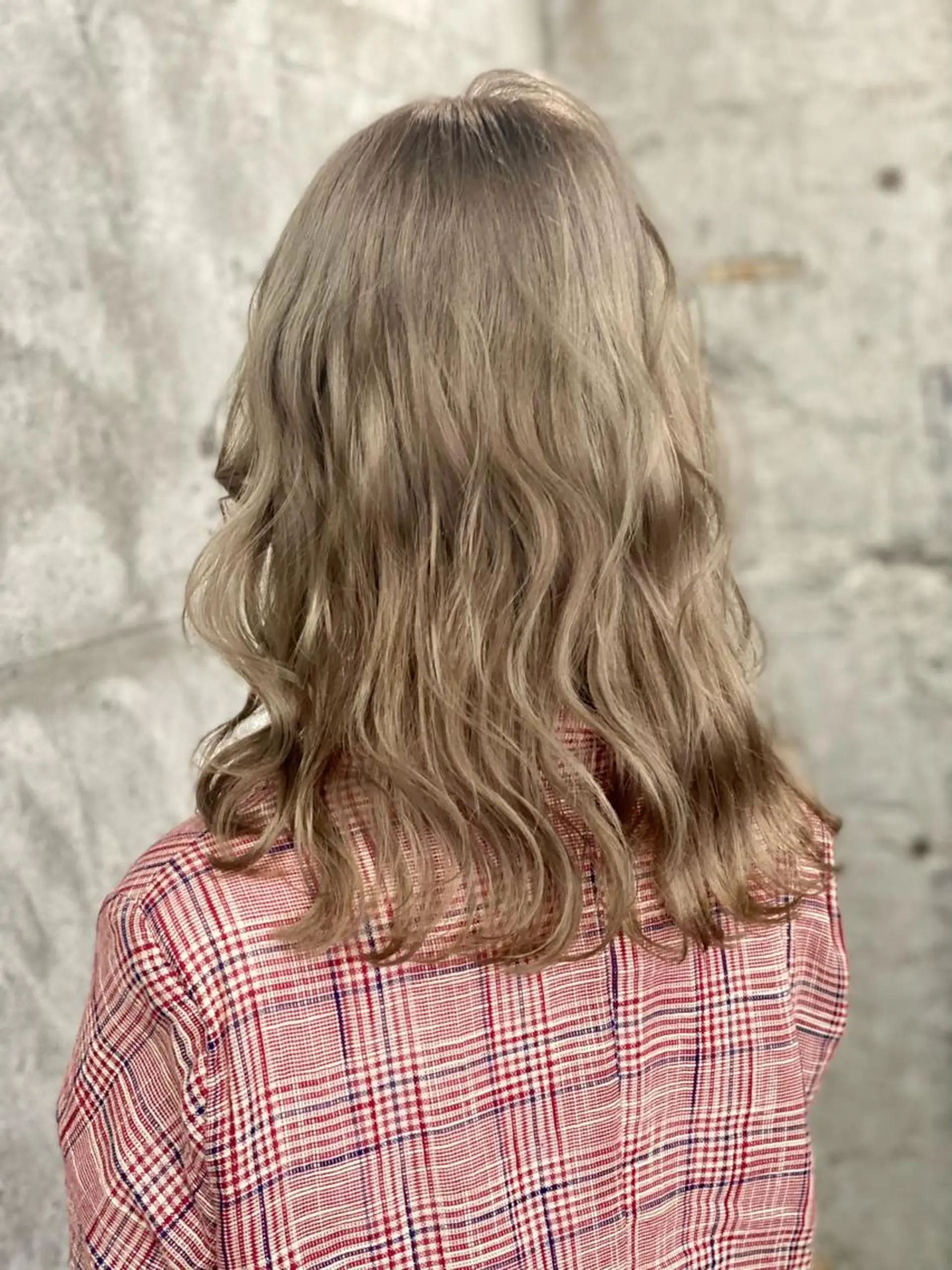 ミディアム カラー ヘアアレンジ グレージュ ミルクティーグレージュ ［似合わせヘア］ ✂︎OGURO✂︎のヘアスタイル