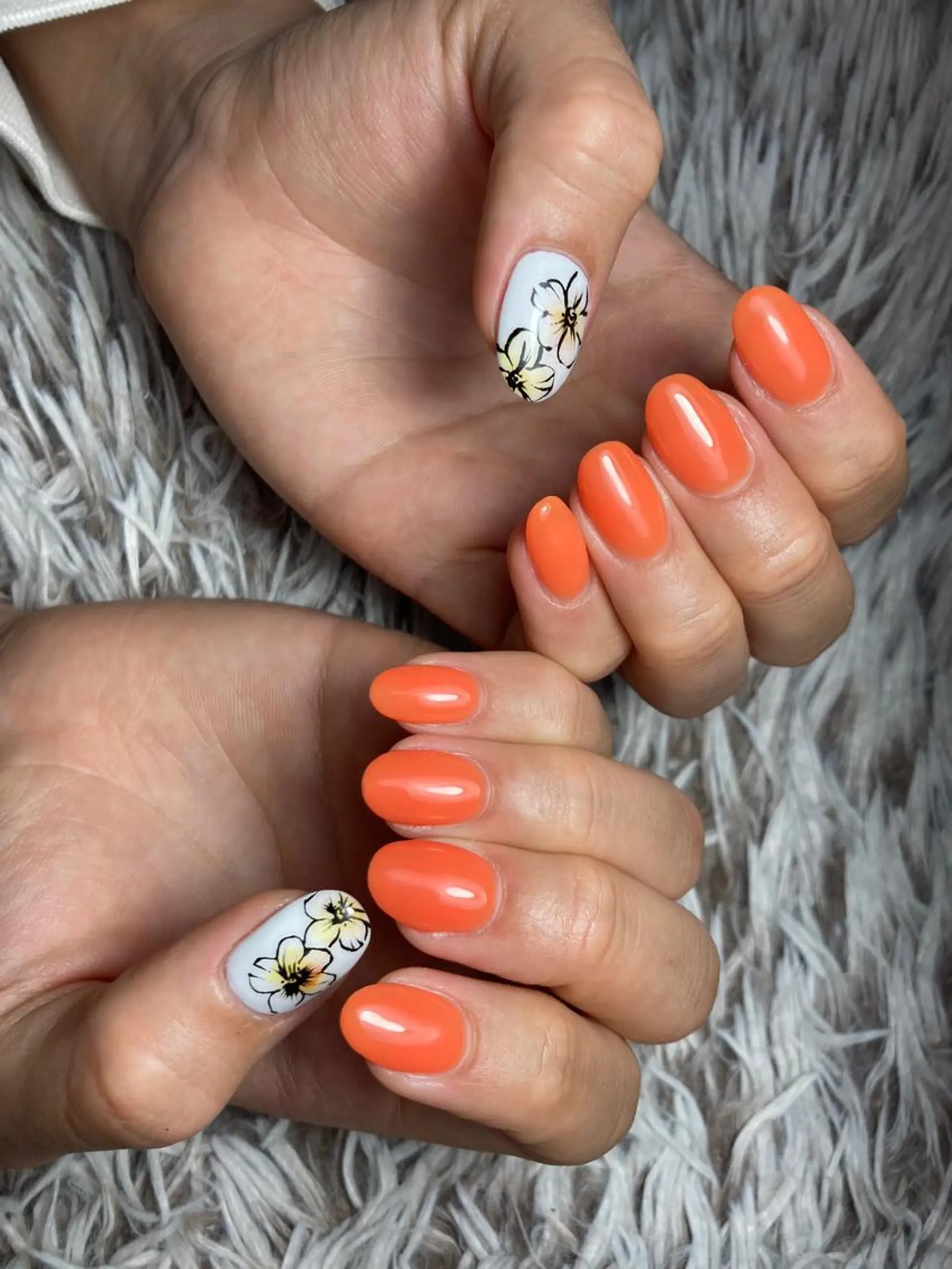 ミディアム ネイル ハンドネイル フットネイル ✴︎ Delightのネイルデザイン