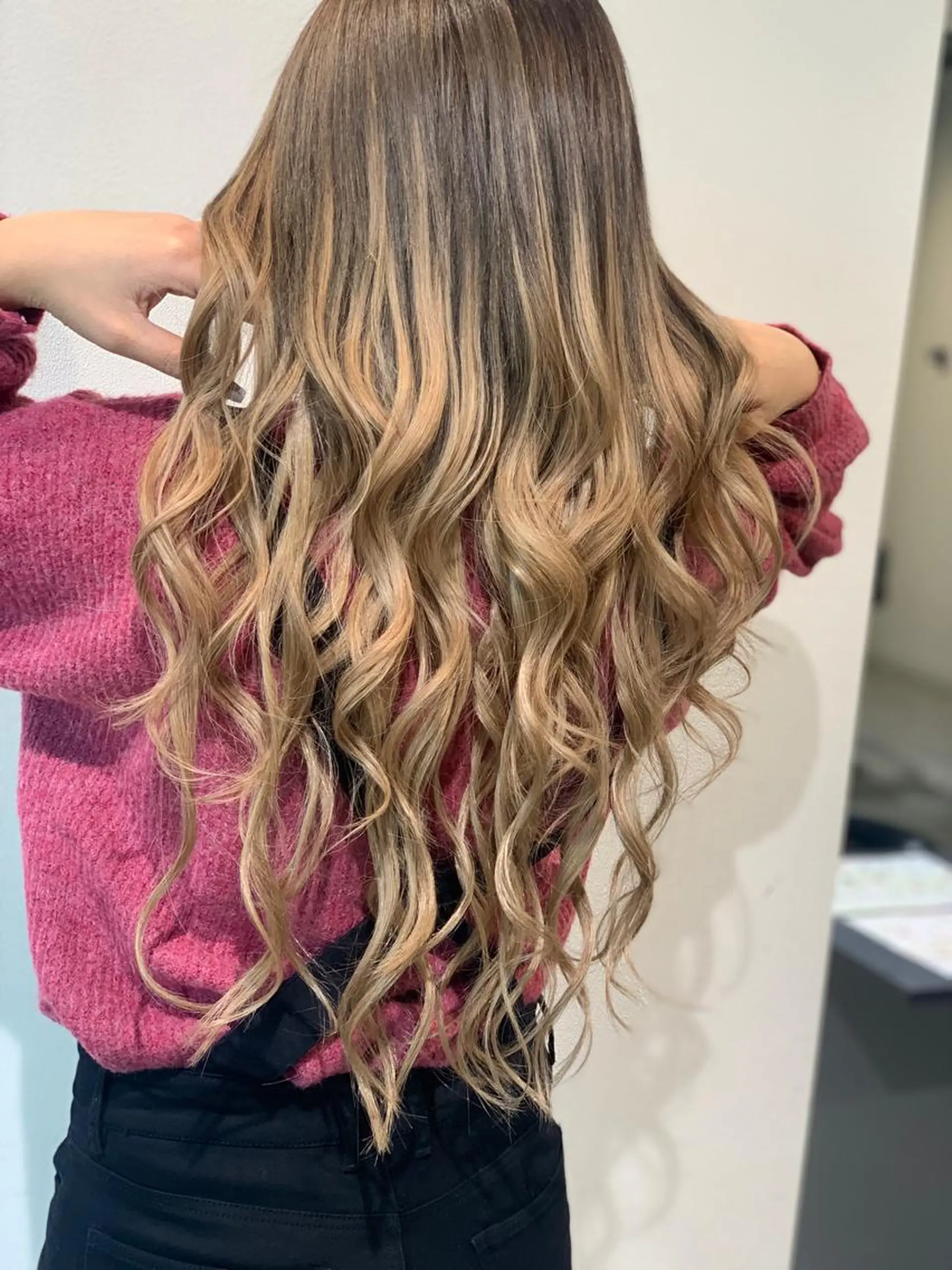 ロング シールエクステ エクステ ヘアカラー エクステ Lilly 中谷友里のヘアスタイル