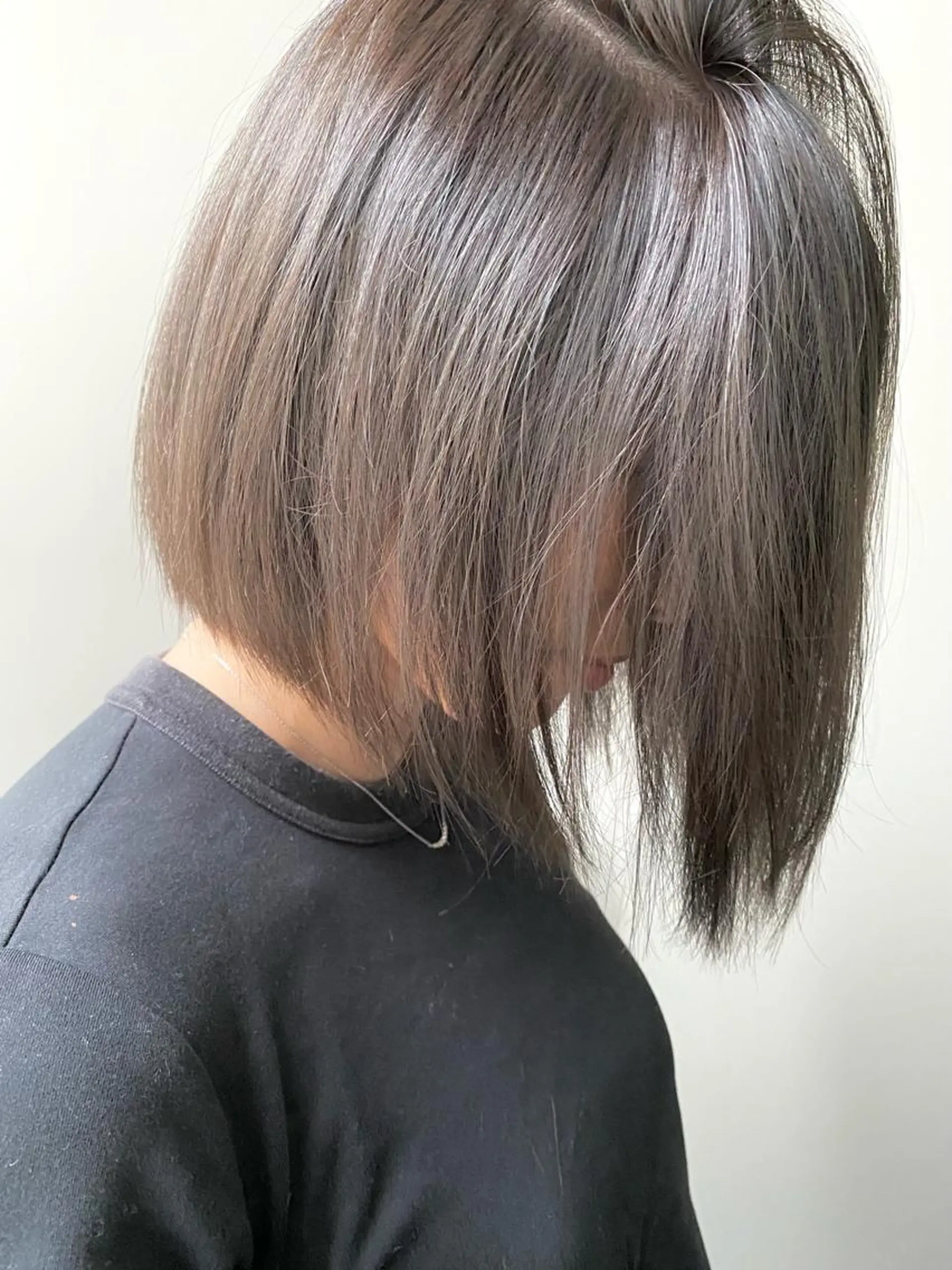 ショート カラー ブリーチ グレージュ オリーブグレージュ オリーブグレー ボブ カット ヘアカラー トリートメント ボブ・レイヤーカット 吉敷航一のヘアスタイル