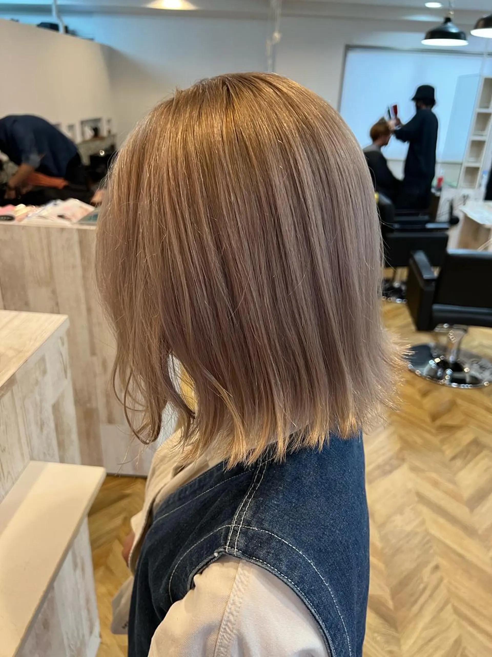 ショート カラー ベージュカラー ホワイトベージュ ヘアカラー トリートメント ブリーチ特化 梅田本多翔のヘアスタイル