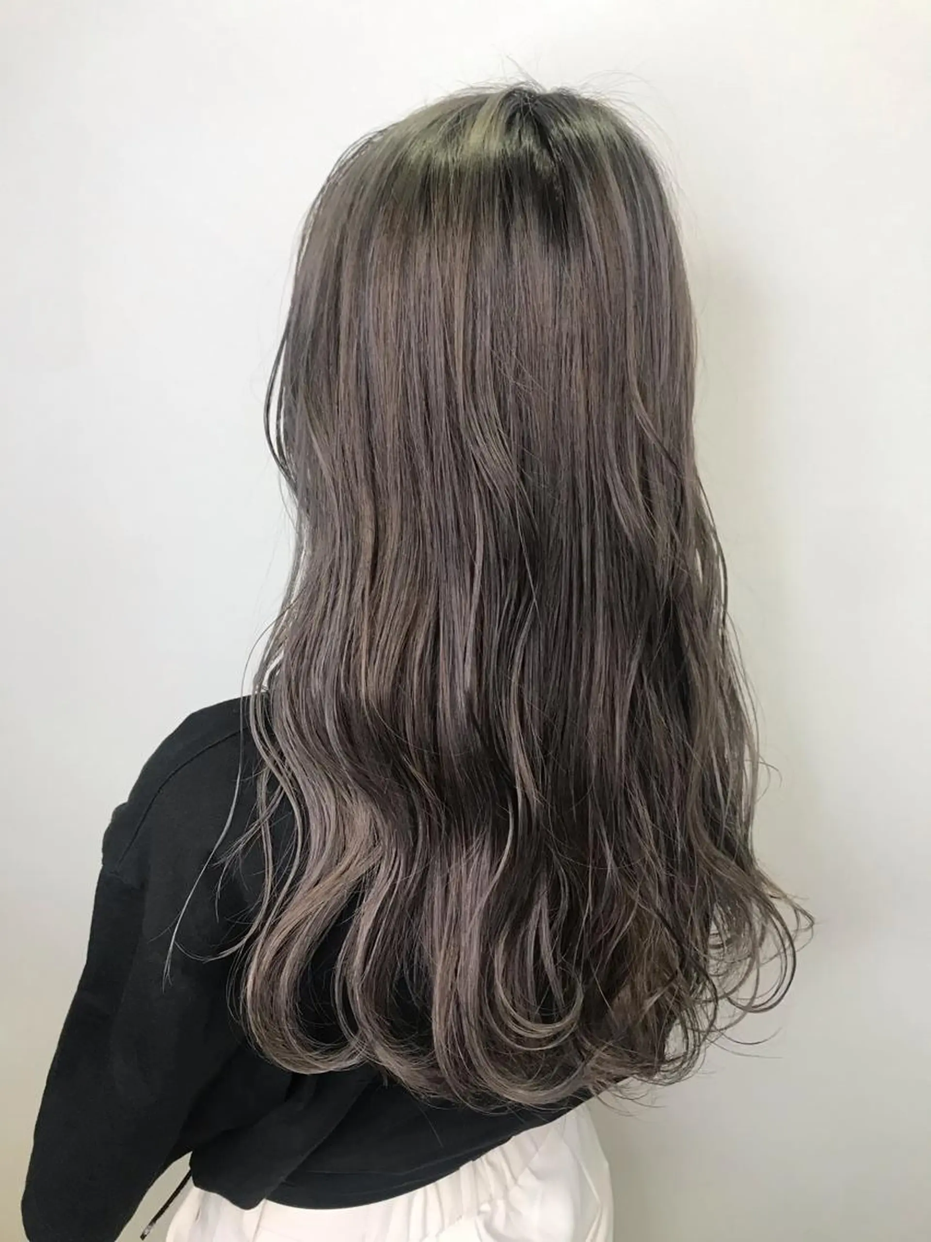 セミロング カラー 韓国メンズヘア　ミル クティボブ　足立佳代のヘアスタイル