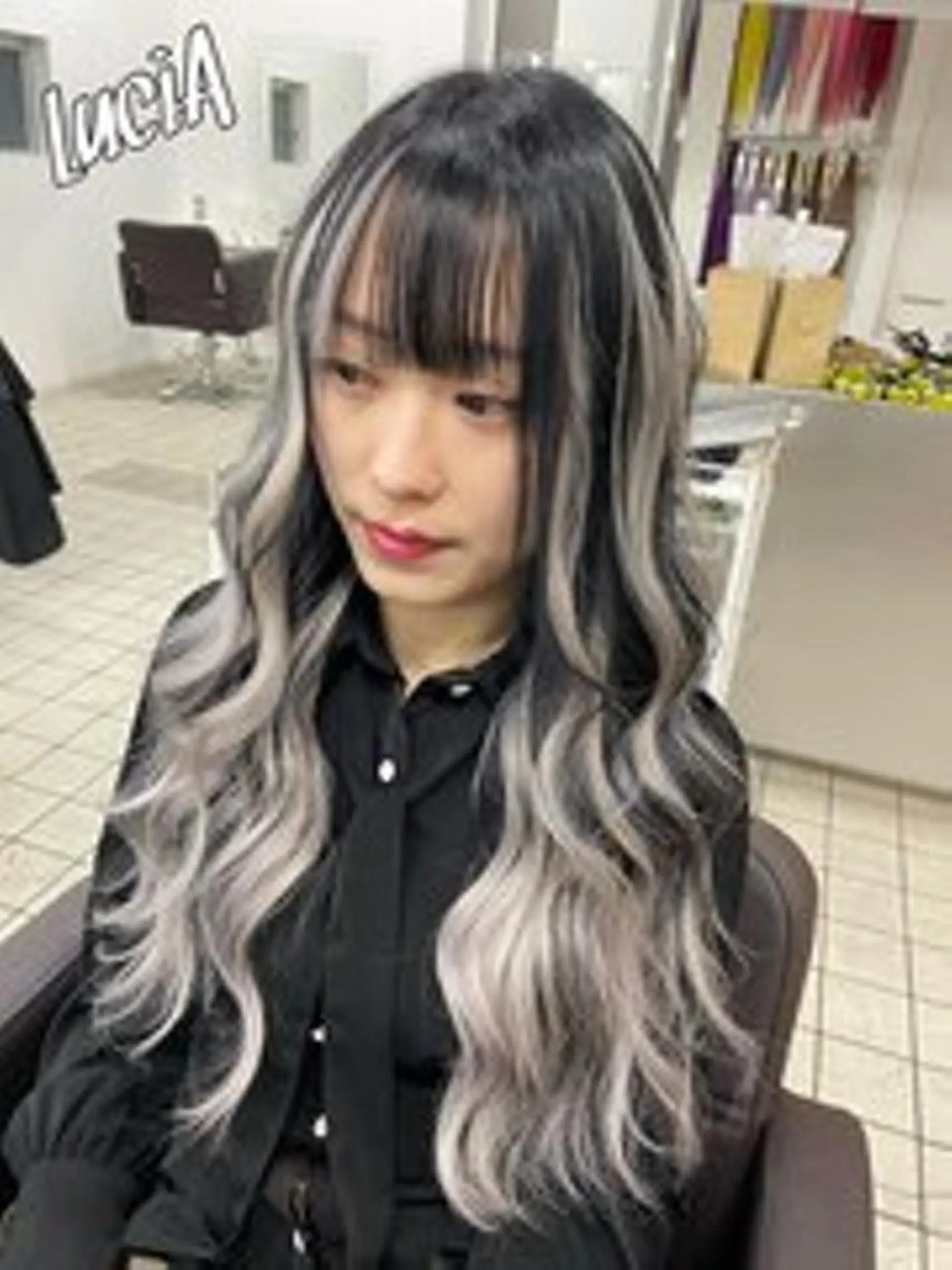 ロング ヘアアレンジ カラー シールエクステ 黒髪 ブリーチ デザインカラー ダブルカラー LuciAエクステ カラー3000セラのヘアスタイル