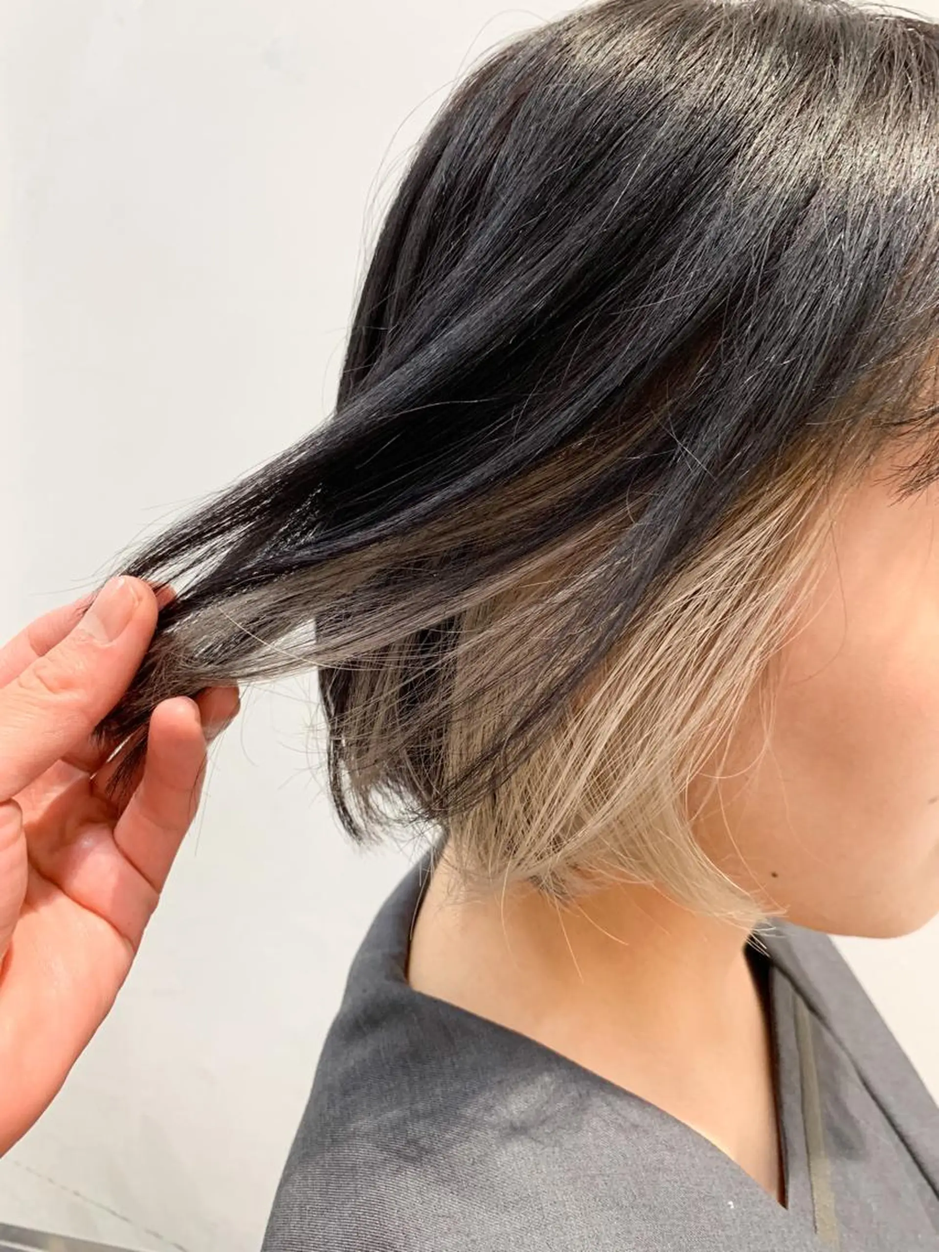 ロング カラー ブリーチ ブロンド ケアブリーチ ダークグレー ダークシルバー THE./ブリーチ 透感カラー/髪質改善のヘアスタイル