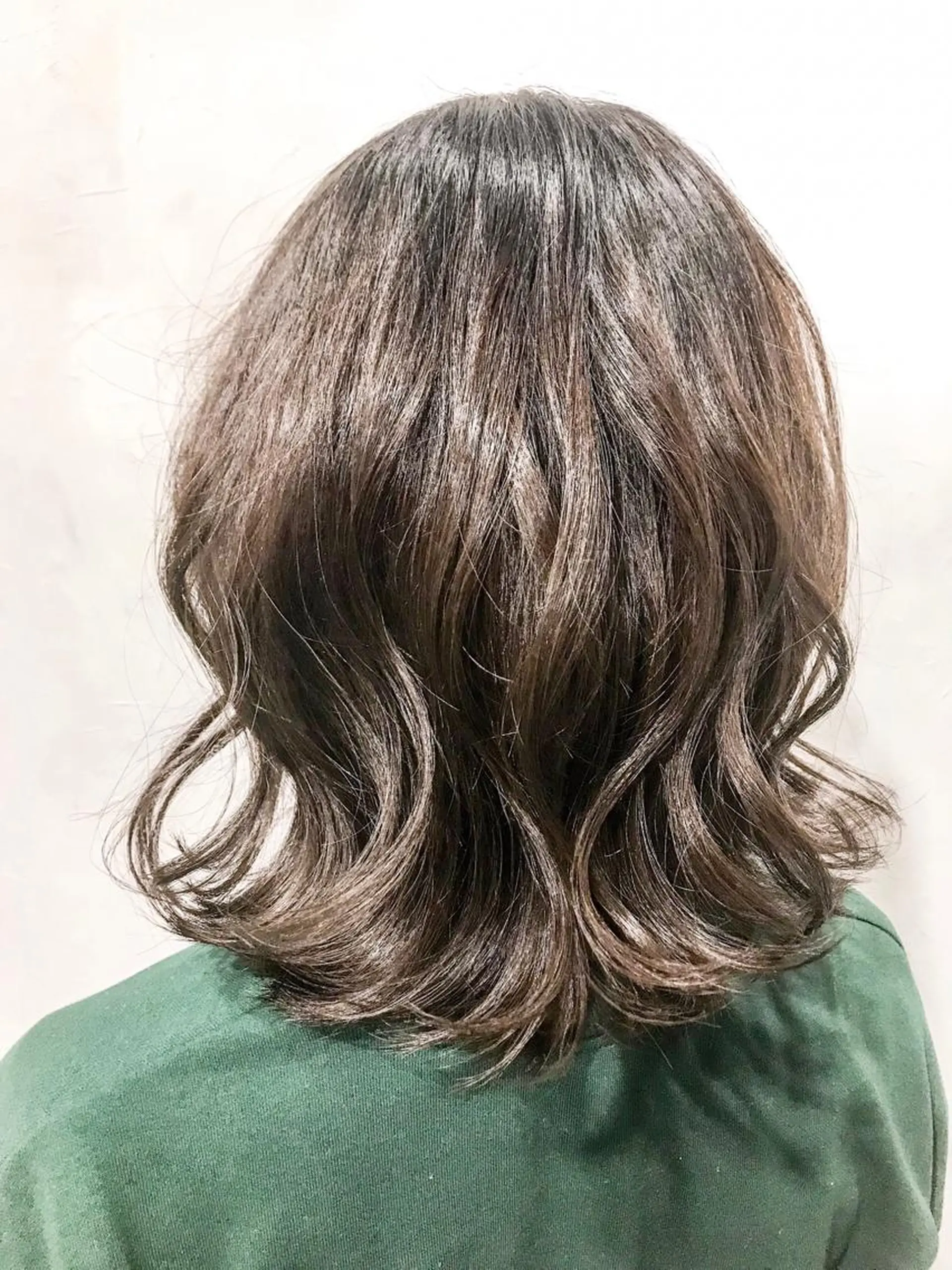 ミディアム カラー 江畑 匠 新宿三丁目 徒歩30秒⭐️のヘアスタイル