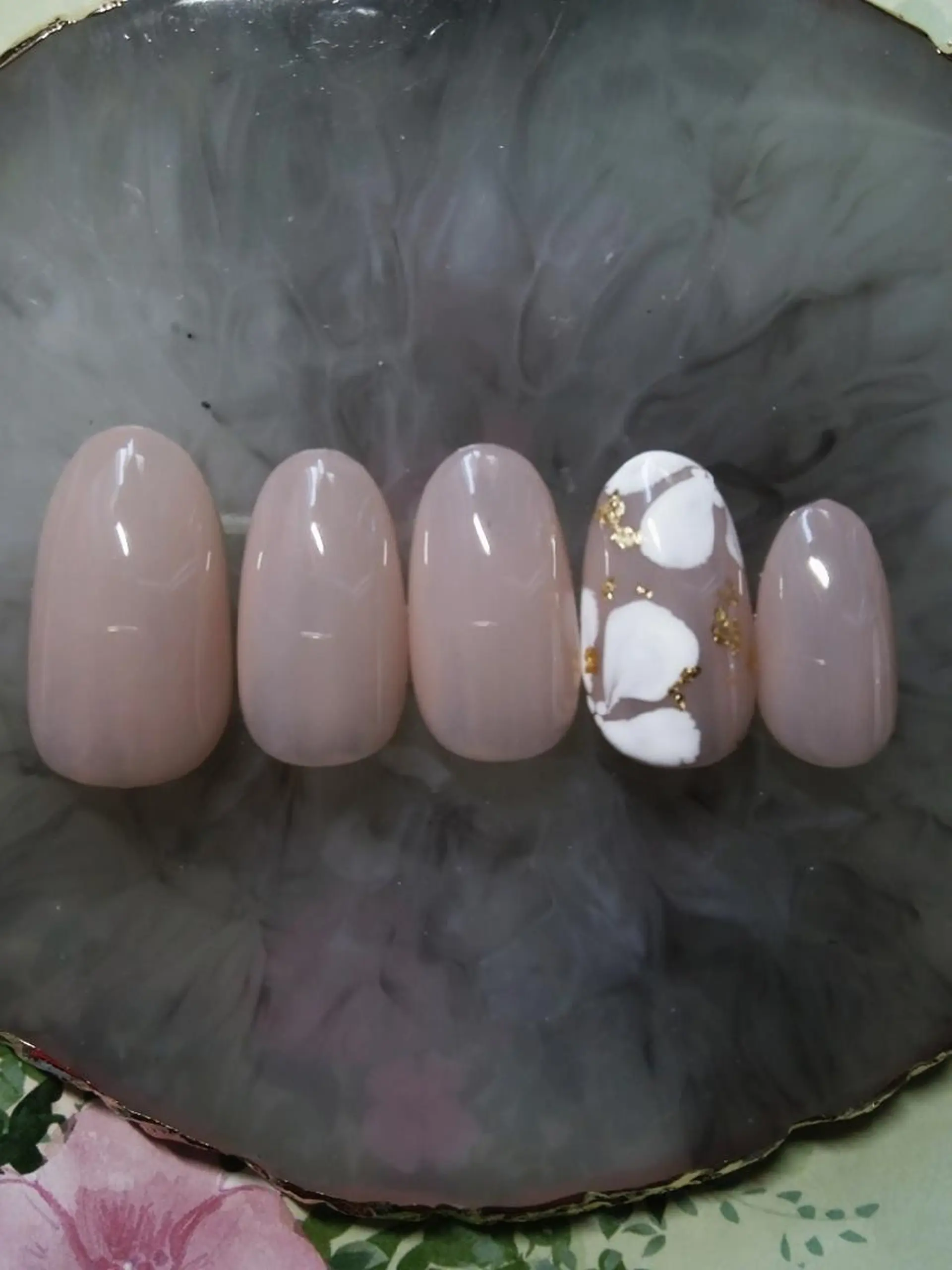 ネイル フラワーネイル ホワイト ハンドネイル リラクゼーション＆ネイル仙殊~センジュ~所属・senju 　のネイルデザイン