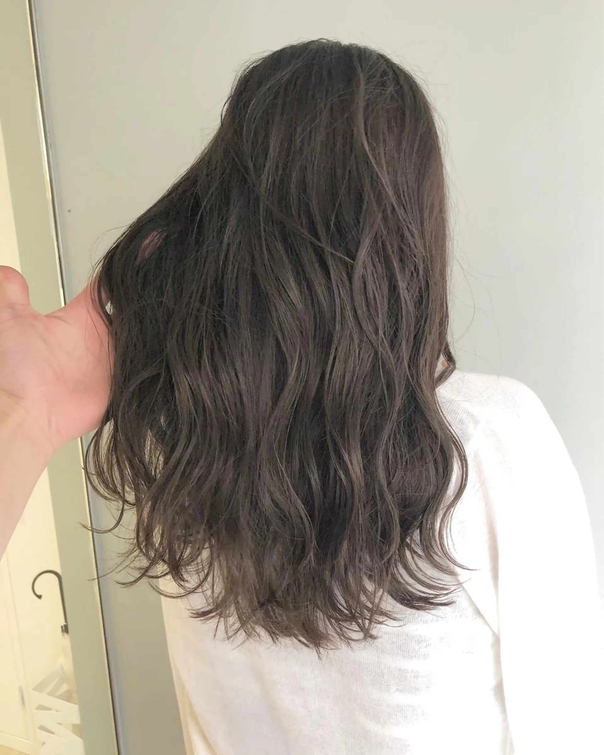 ロング カラー ダークグレー ダークグレージュ グレージュ 酸性縮毛矯正のプロ 杉山玲介のヘアスタイル