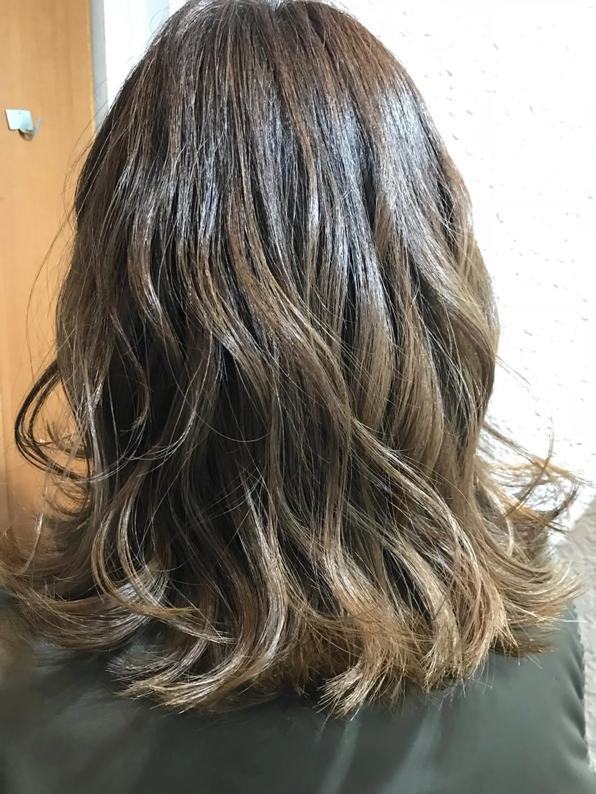 セミロング ハイライト レイヤーカット カット ヘアカラー トリートメント 山本 みきのヘアスタイル