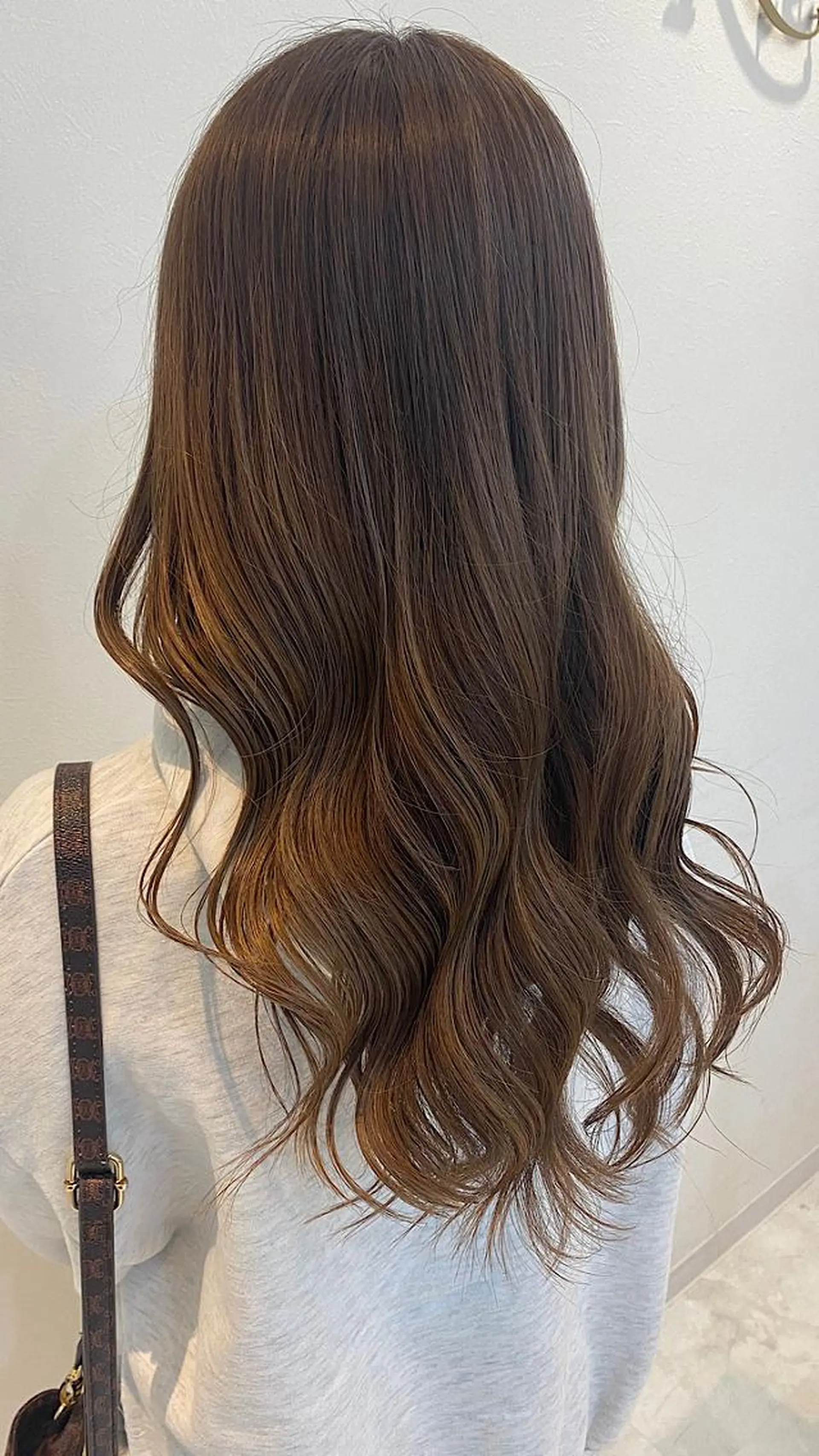 セミロング アッシュ 小林 美月  透明感カラーのヘアスタイル