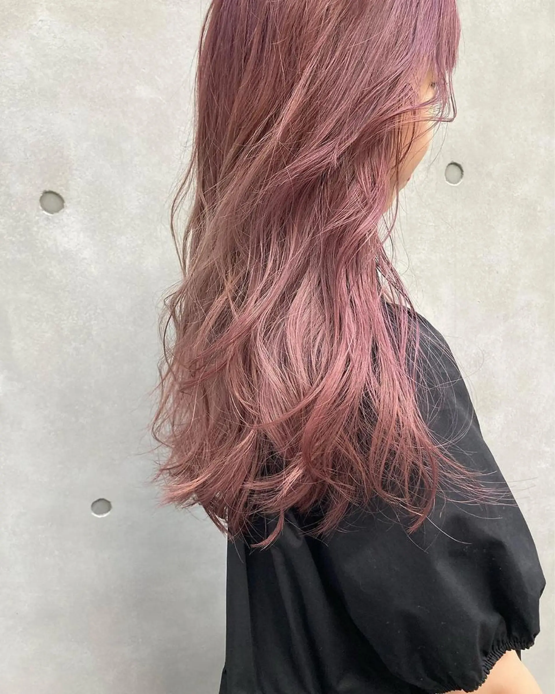 ロング カラー ヘアアレンジ ベージュカラー ブリーチ ピンクカラー ピンクベージュ 福壽 優奈のヘアスタイル