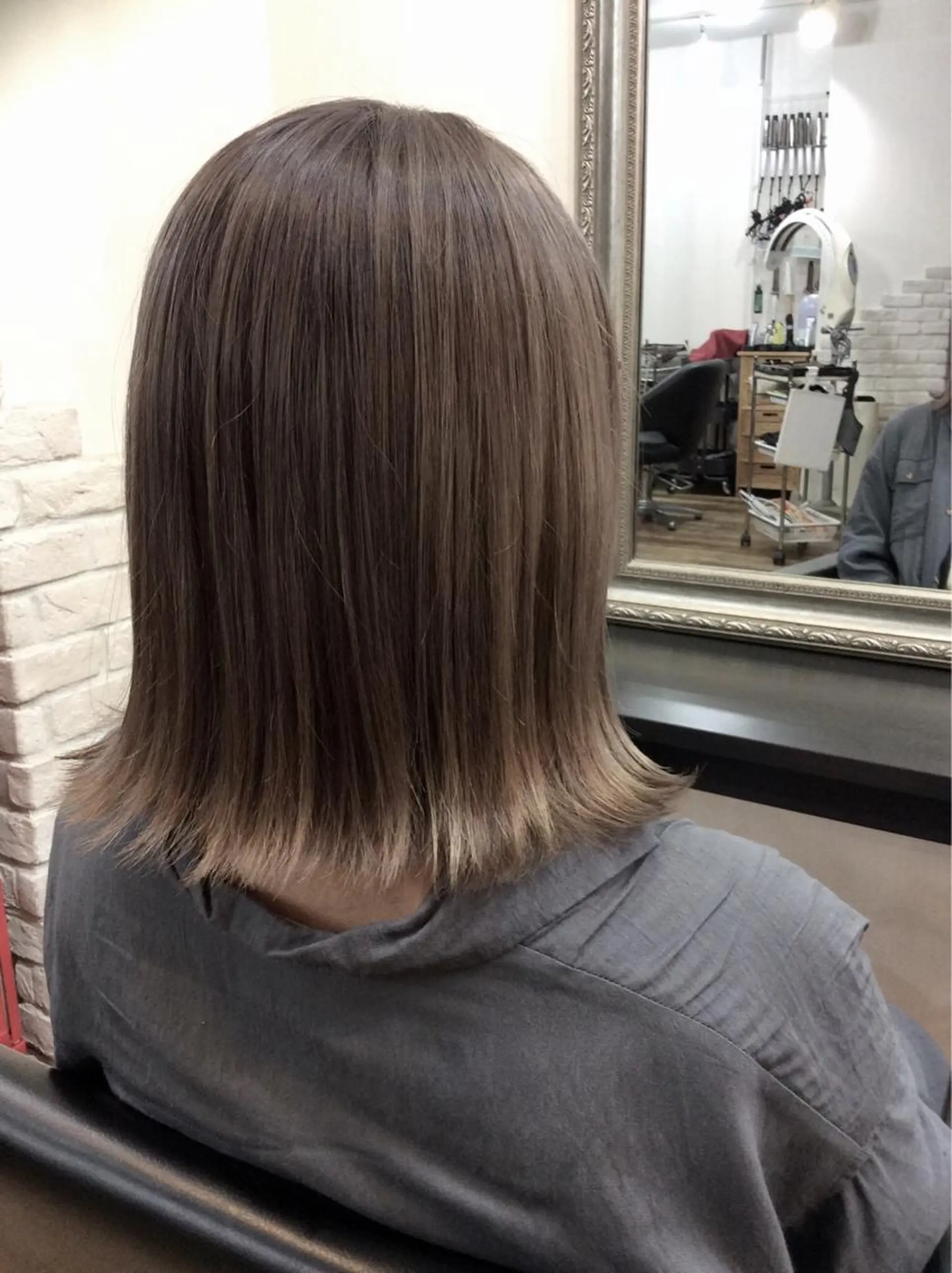 ミディアム カラー アッシュ ベージュカラー ブリーチ 加藤 直樹のヘアスタイル