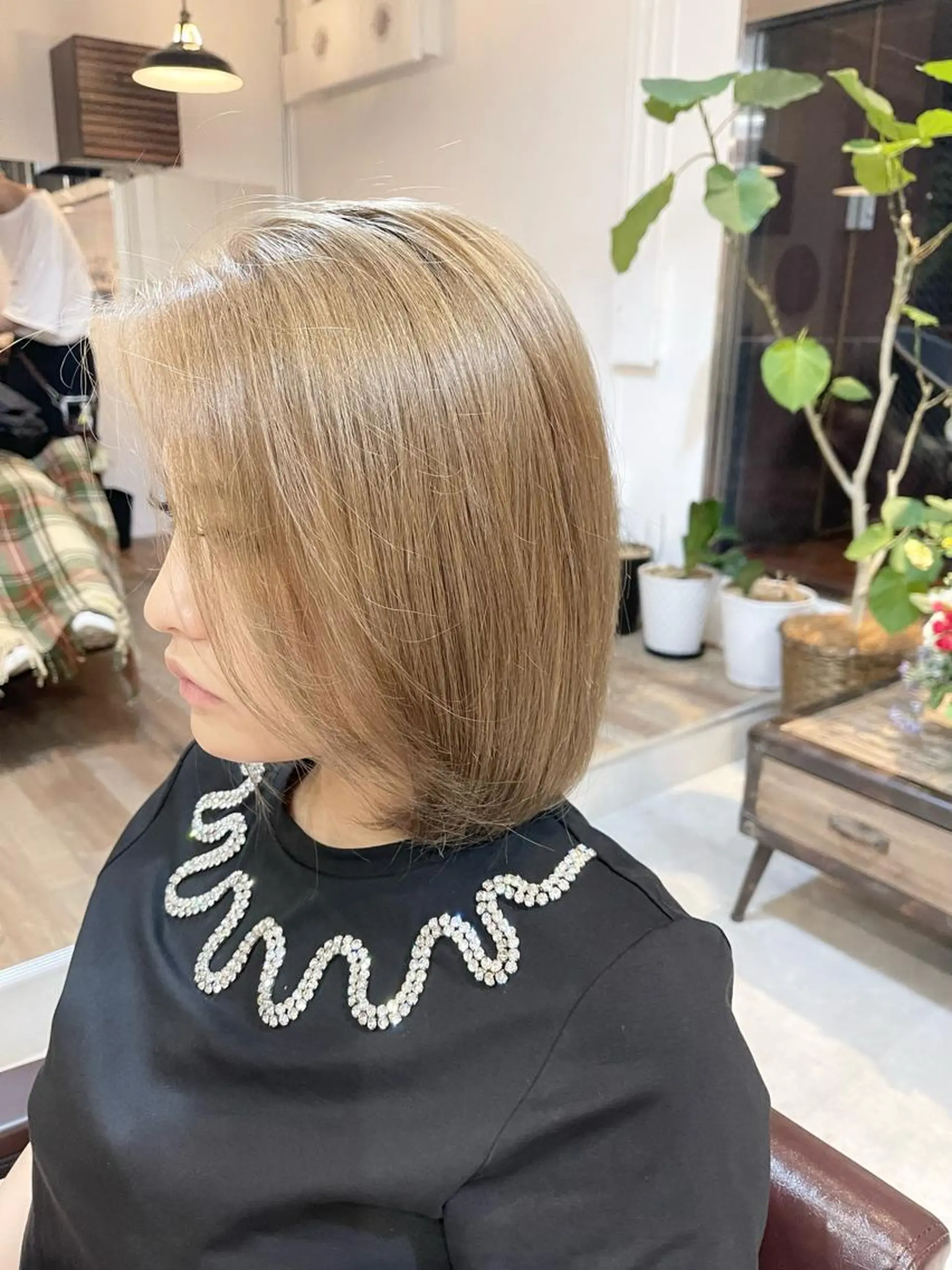 ミディアム カラー ベージュカラー ブリーチ ケアブリーチ 髪質改善で 憧れの潤艶美髪にのヘアスタイル