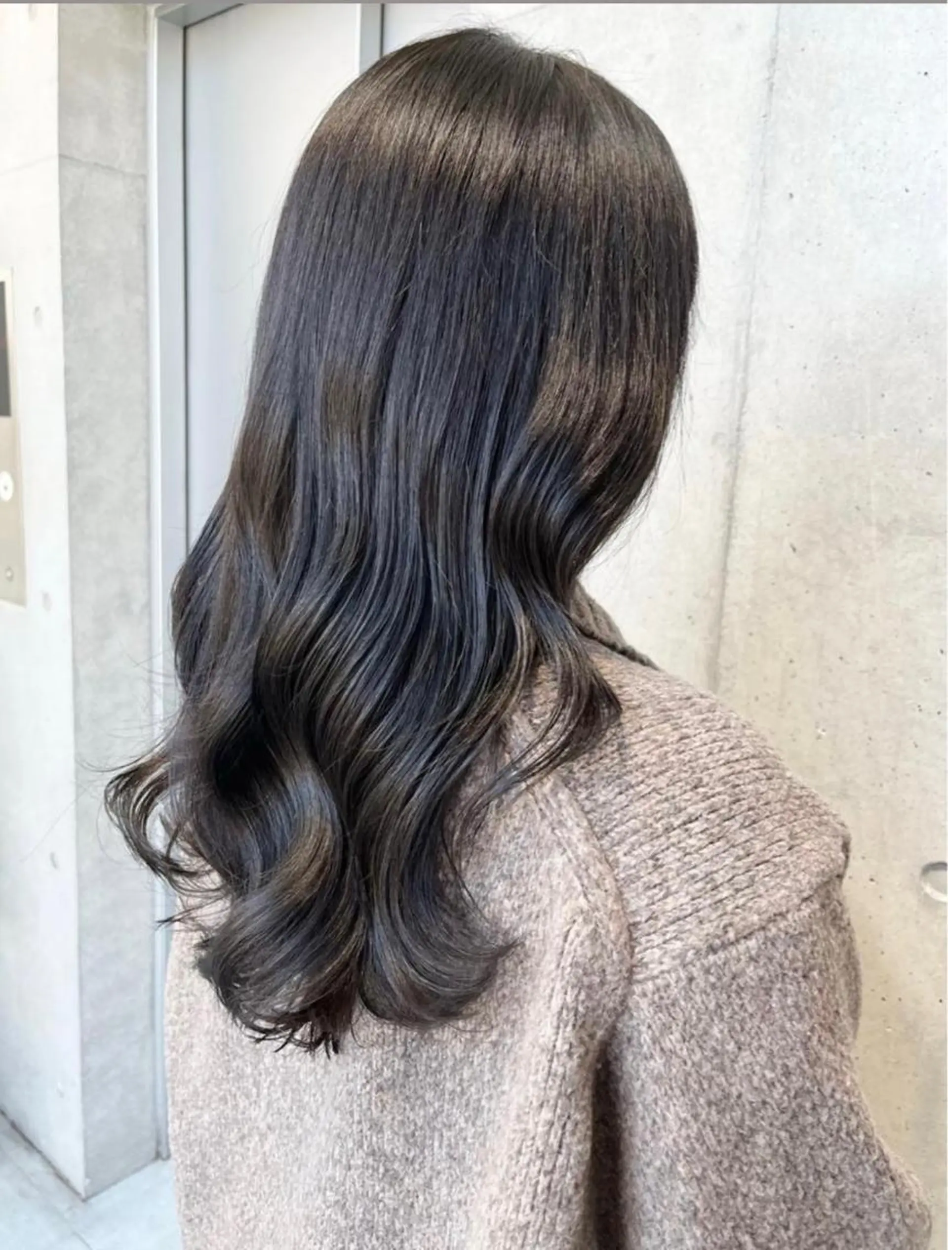 ロング カラー パーマ ヘアアレンジ ヘアカラー トリートメント 透明感/オリーブ/ グレージュ/YUKAのヘアスタイル