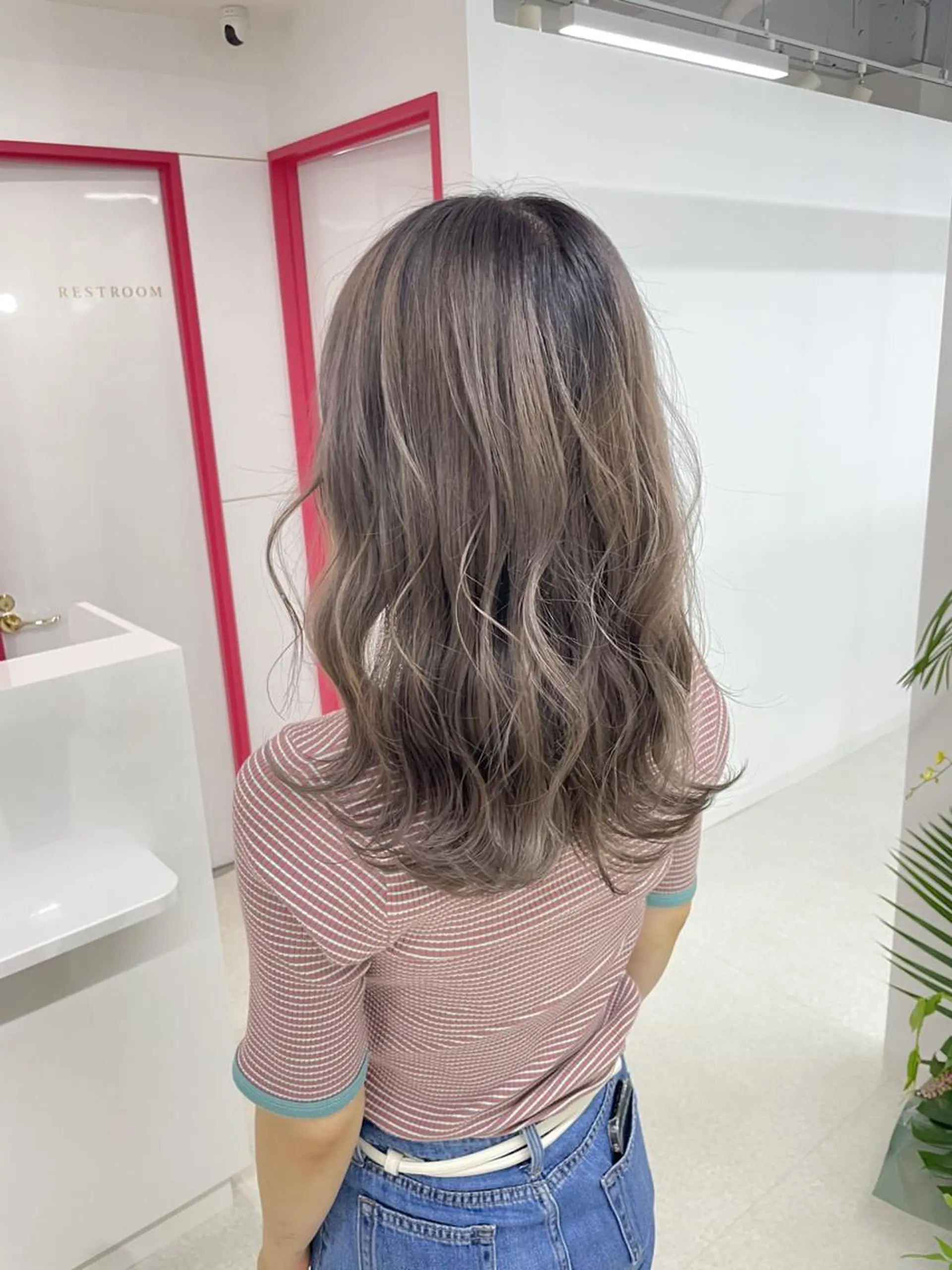 セミロング カラー 切りっぱなしボブ ベージュカラー ブリーチ ケアブリーチ ケアカラー 🫧髪質改善🫧 神田紗来のヘアスタイル