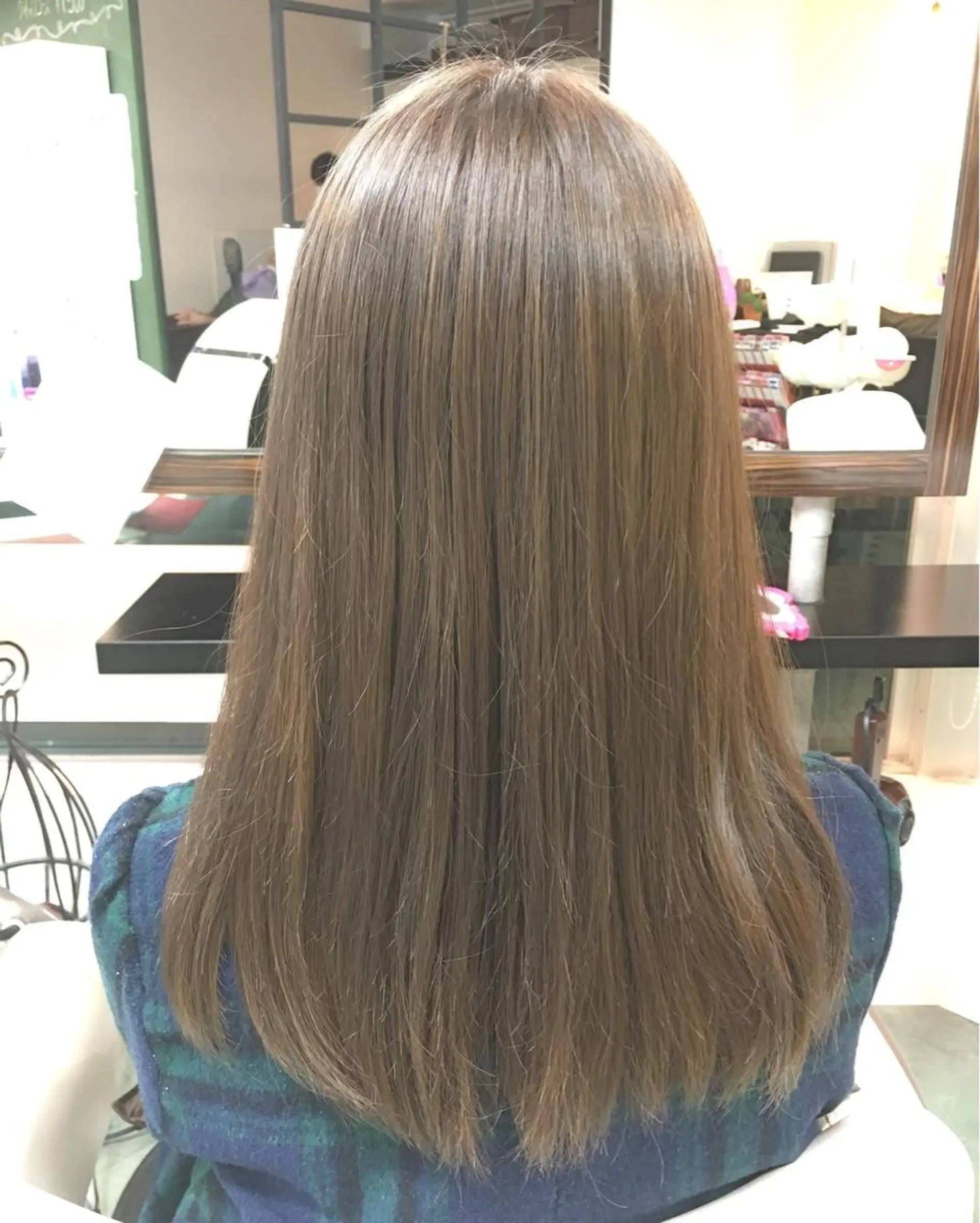 セミロング カラー ブリーチ 透明感カラー 榎園 由美のヘアスタイル