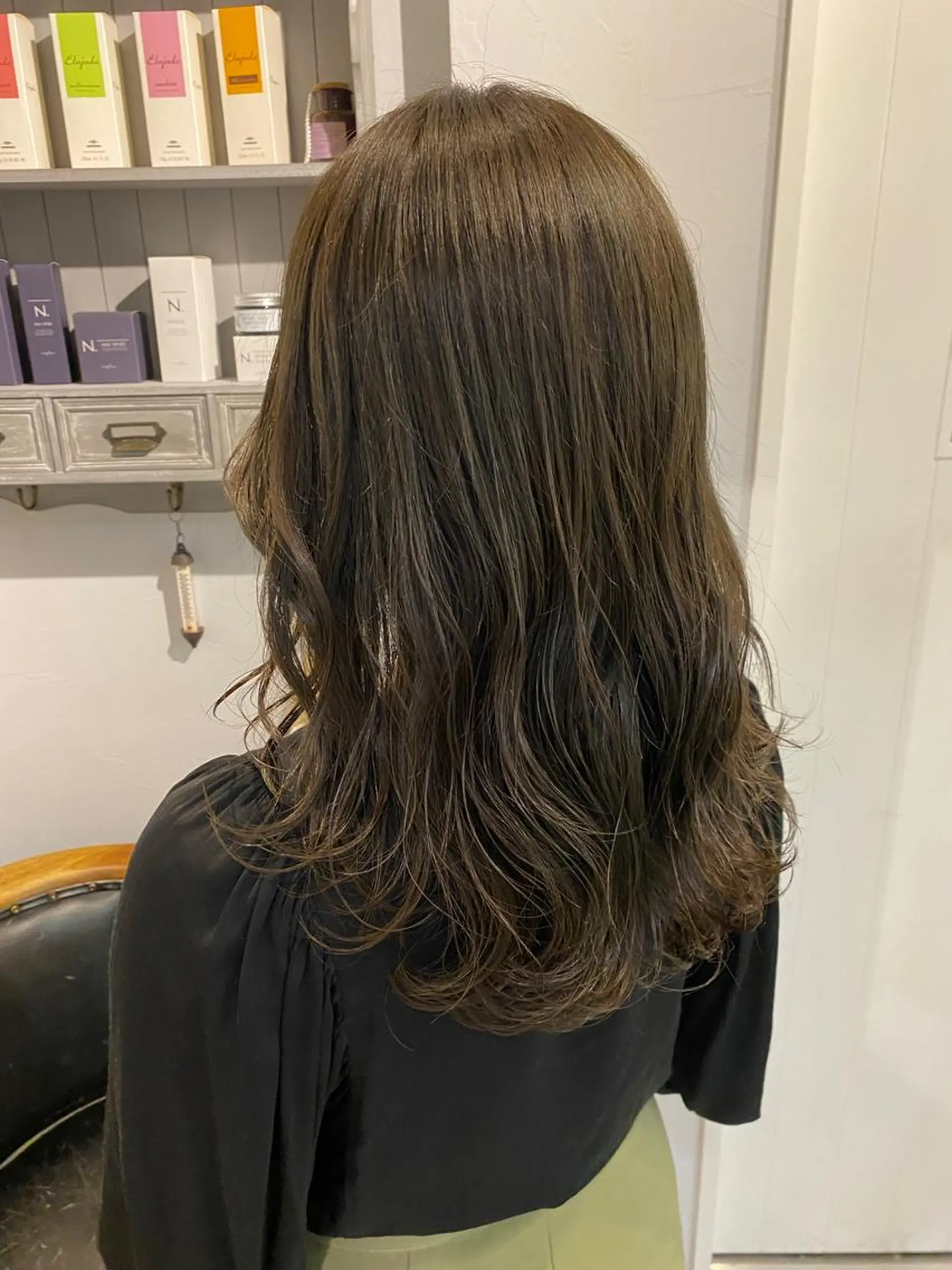 セミロング カラー オリーブカラー ヘアカラー トリートメント 西村 美羽のヘアスタイル