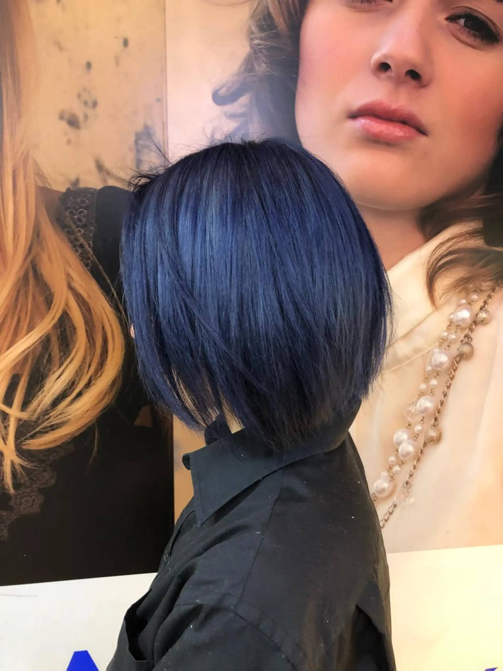カラー ブルーカラー ネイビーカラー 丸みショートボブ/ タッセルボブ 吉野のヘアスタイル