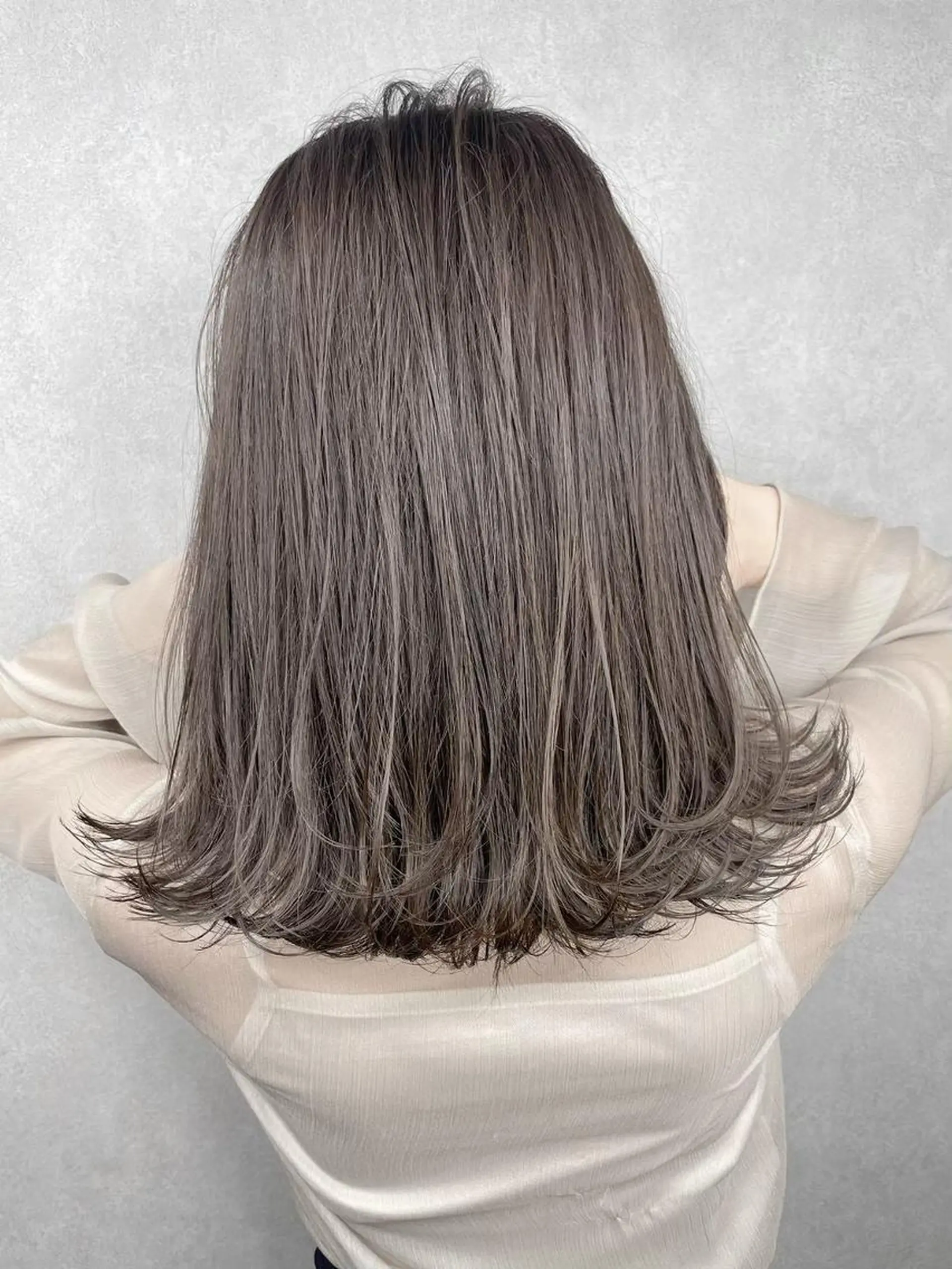 ミディアム ボブ 斜めバング 外国人風カラー 伸ばしかけ ハイライト カット ヘアカラー トリートメント ＿WHITE鳳店 アンダーバーホワイトのヘアスタイル