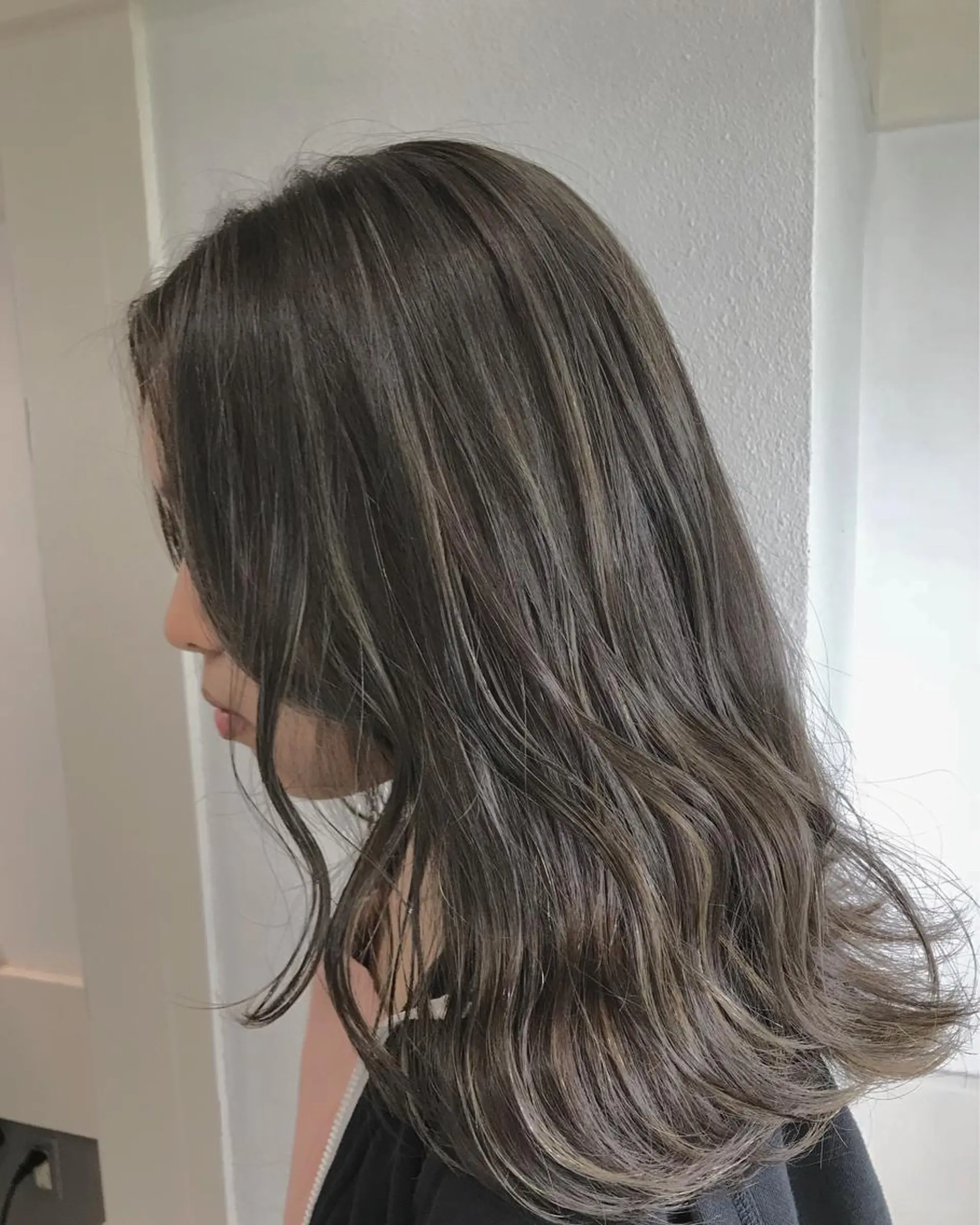 ミディアム カラー ヘアアレンジ グレージュ ハイライトカラー ハイライト ヘアカラー トリートメント GiseL天神カラー 髪質改善/ブリーチのヘアスタイル