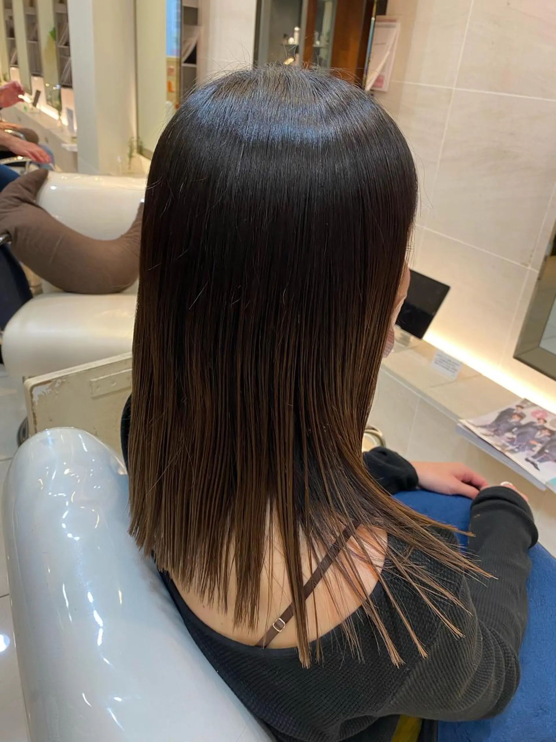 ミディアム 切りっぱなしロブ ヒラカホ/ ブリーチ/似合わせのヘアスタイル