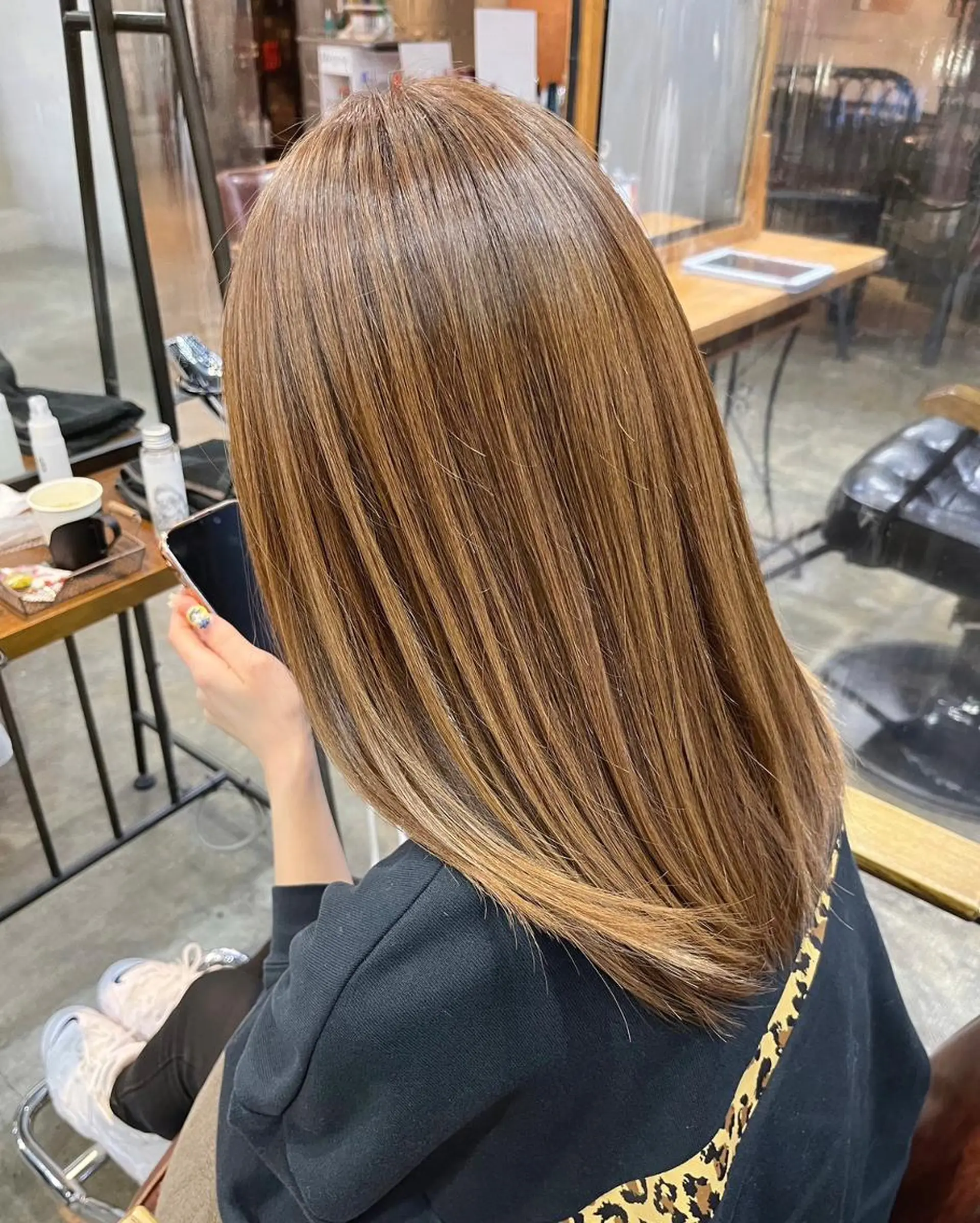 ロング パーマ カラー アディクシーカラー アッシュ バレイヤージュ ミストバング ブリーチ 初めでも安心🌟 newi町田✂のヘアスタイル