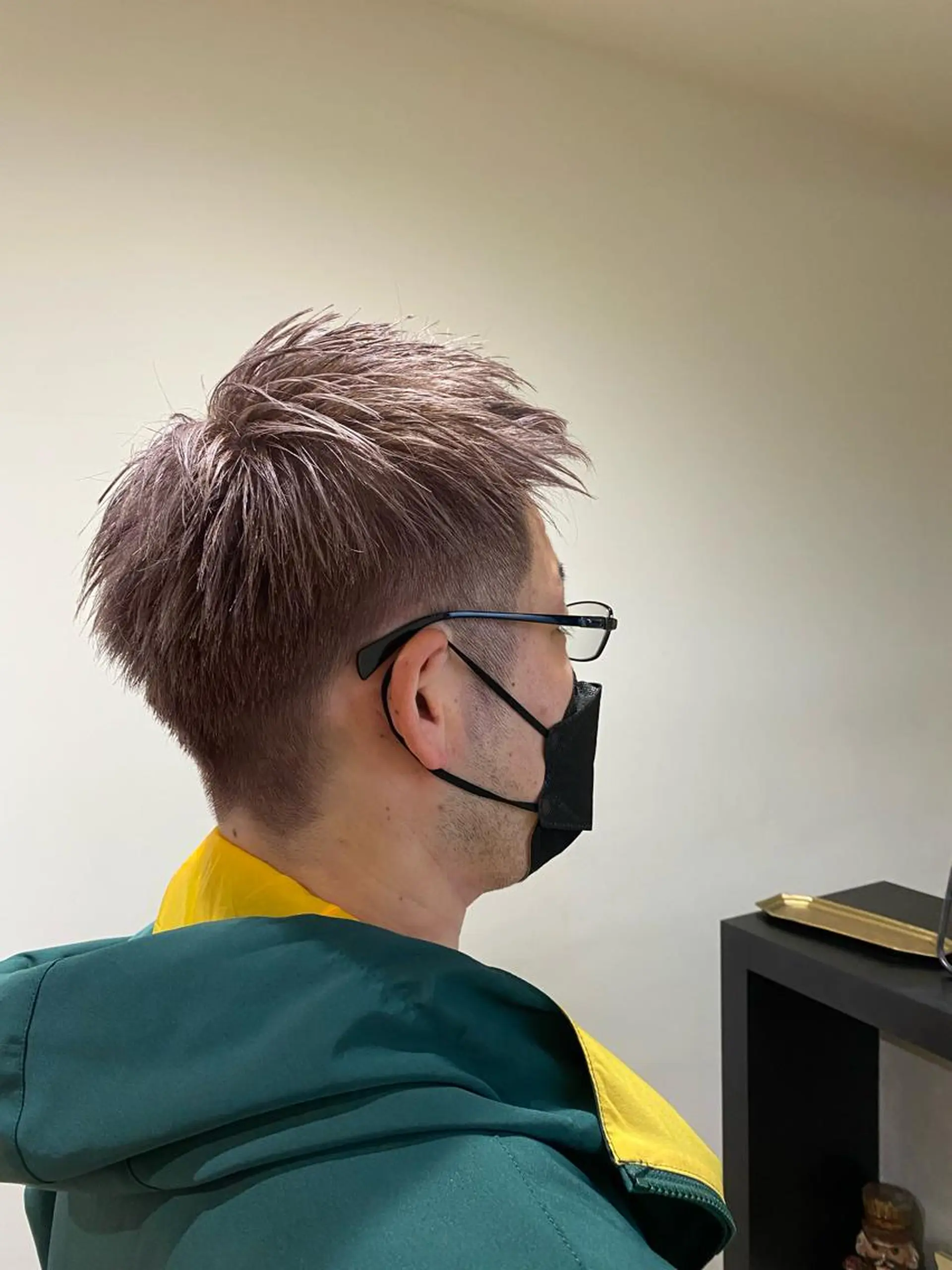 ショート カラー メンズ カット ヘアカラー 三戸 修平のヘアスタイル