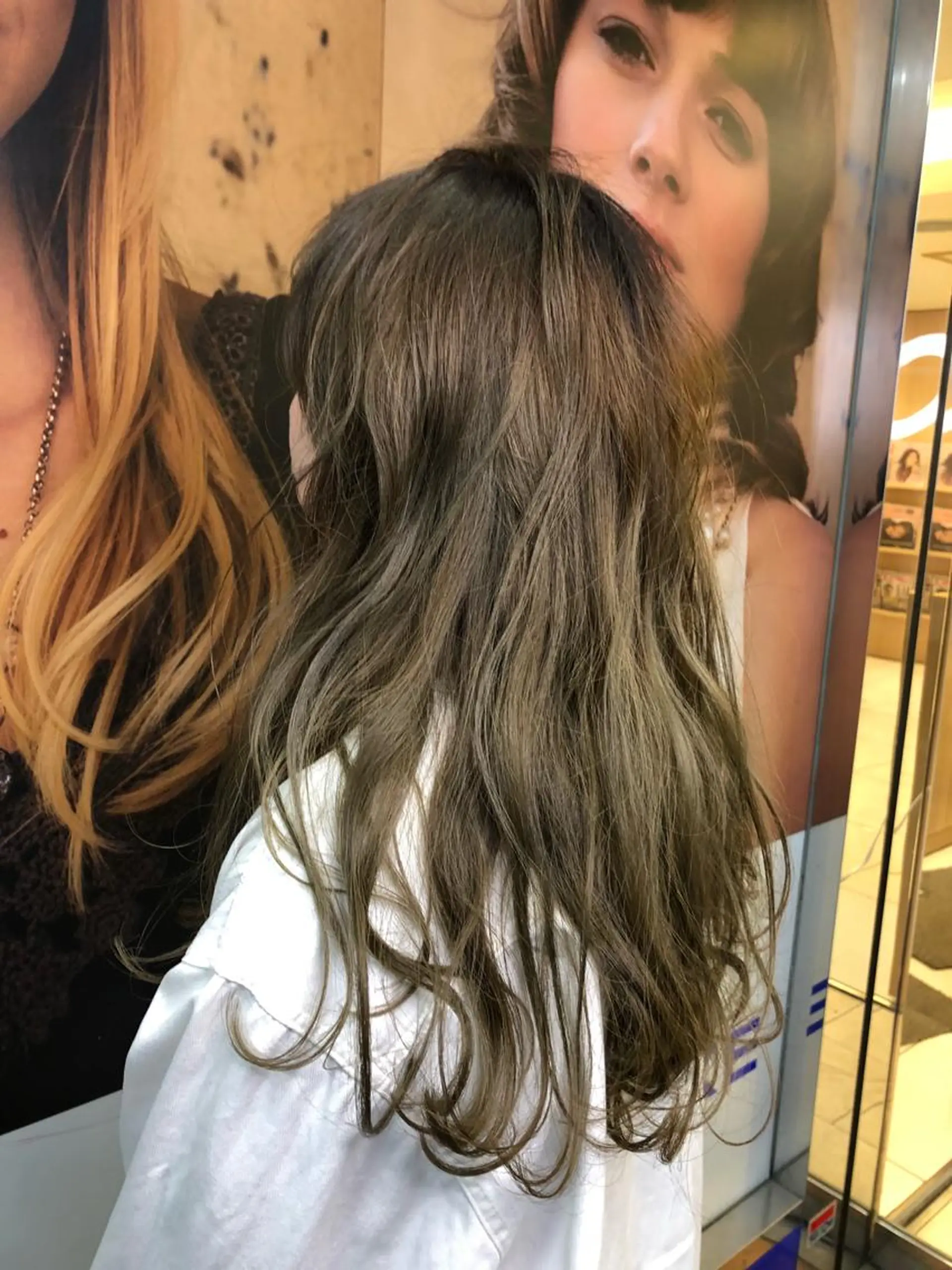 ロング カラー グレージュ カーキグレージュ 丸みショートボブ/ タッセルボブ 吉野のヘアスタイル