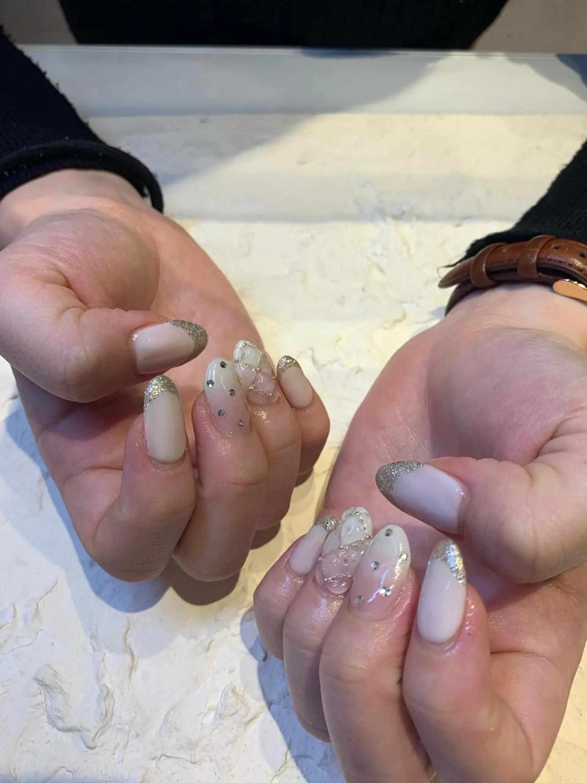 ネイル ホワイト マキノ ユイのネイルデザイン