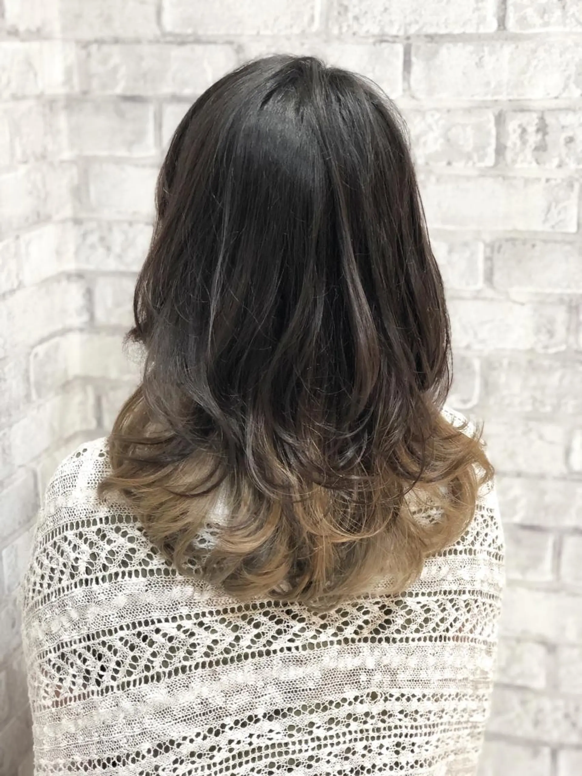 セミロング カラー ヘアアレンジ グラデーションカラー レイヤーカット ウルフカット ウルフレイヤー カット ヘアカラー トリートメント 秋山 幸太のヘアスタイル