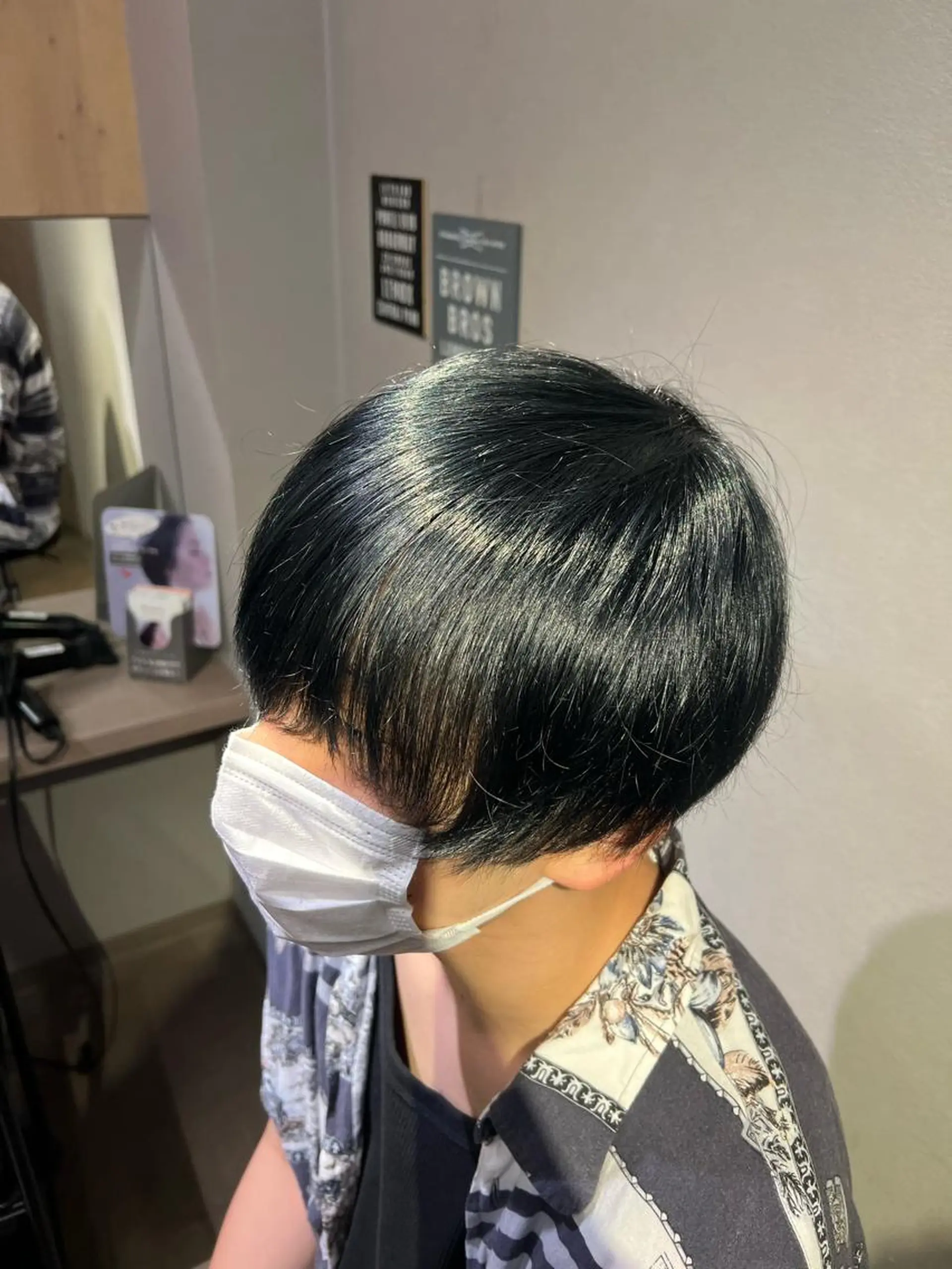 カラー 黒髪 ブルーカラー ブルーブラック 鎌田 輝のヘアスタイル