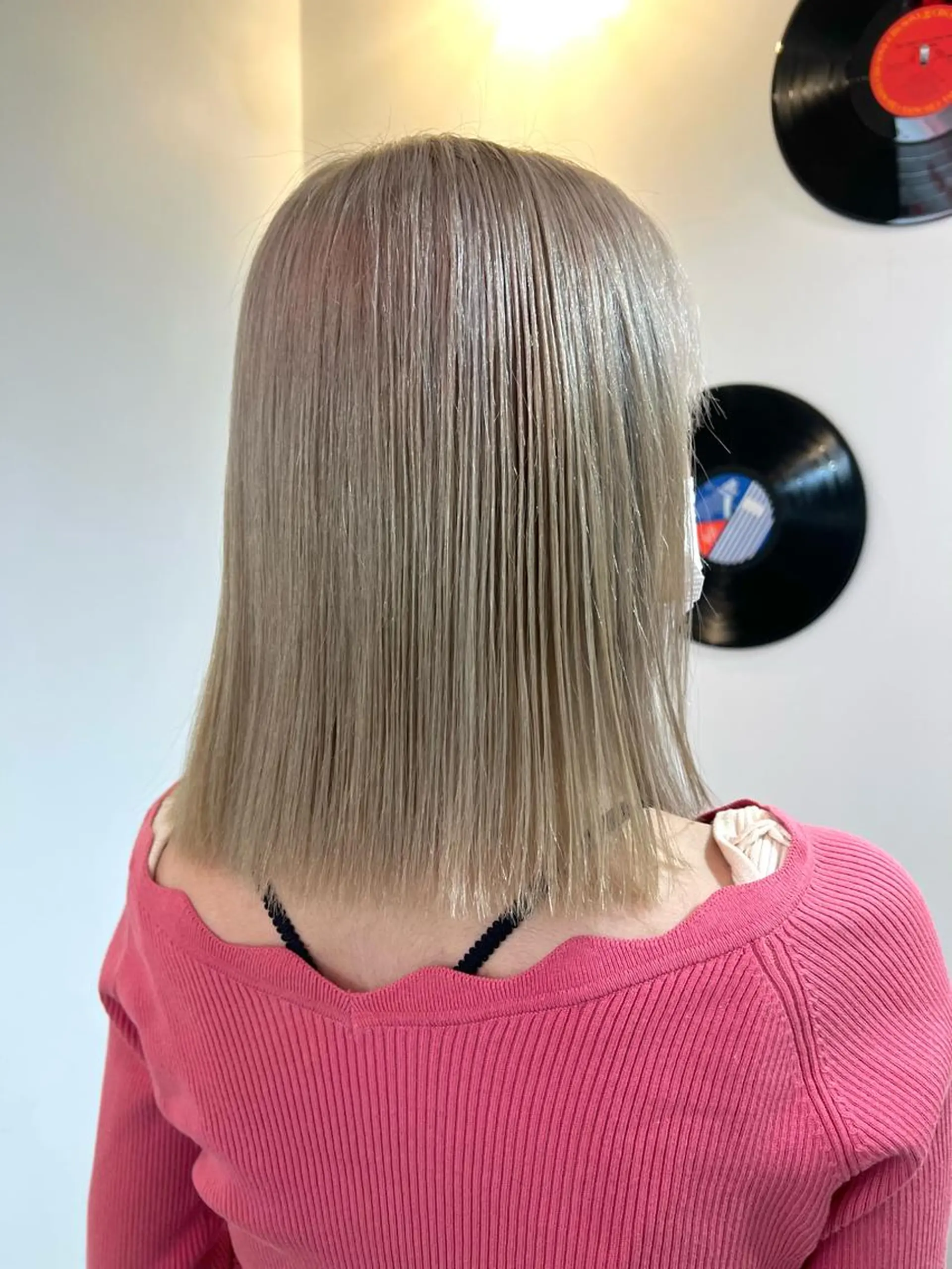 ショート カラー ヘアアレンジ ヘアカラー 🧨ブリーチー×ボブ レイヤー💎じゅえるのヘアスタイル