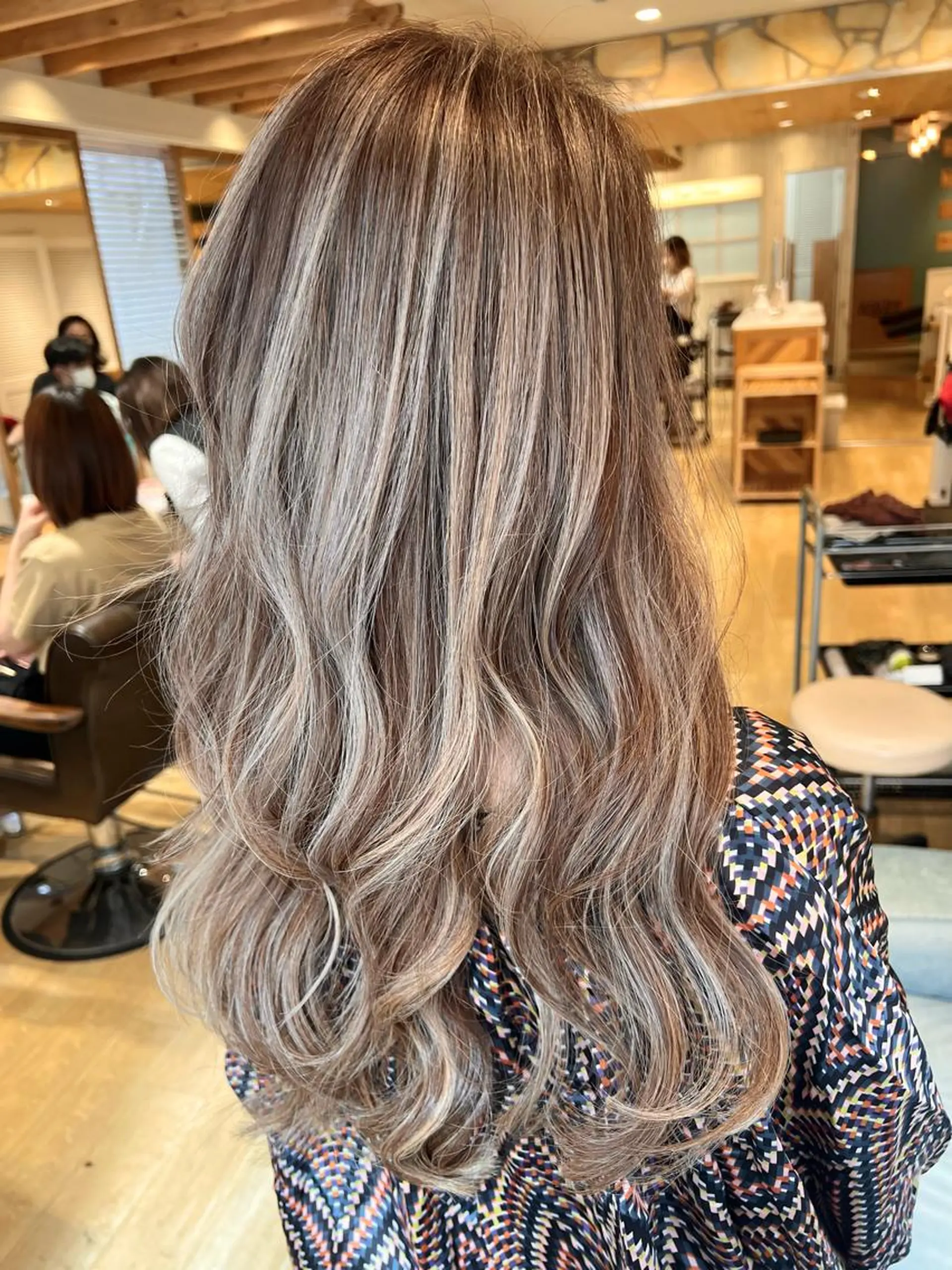 ロング ハイライト レイヤーカット ヘアカラー トリートメント 渋谷ハイトーン/ デザインカラー阿部のヘアスタイル