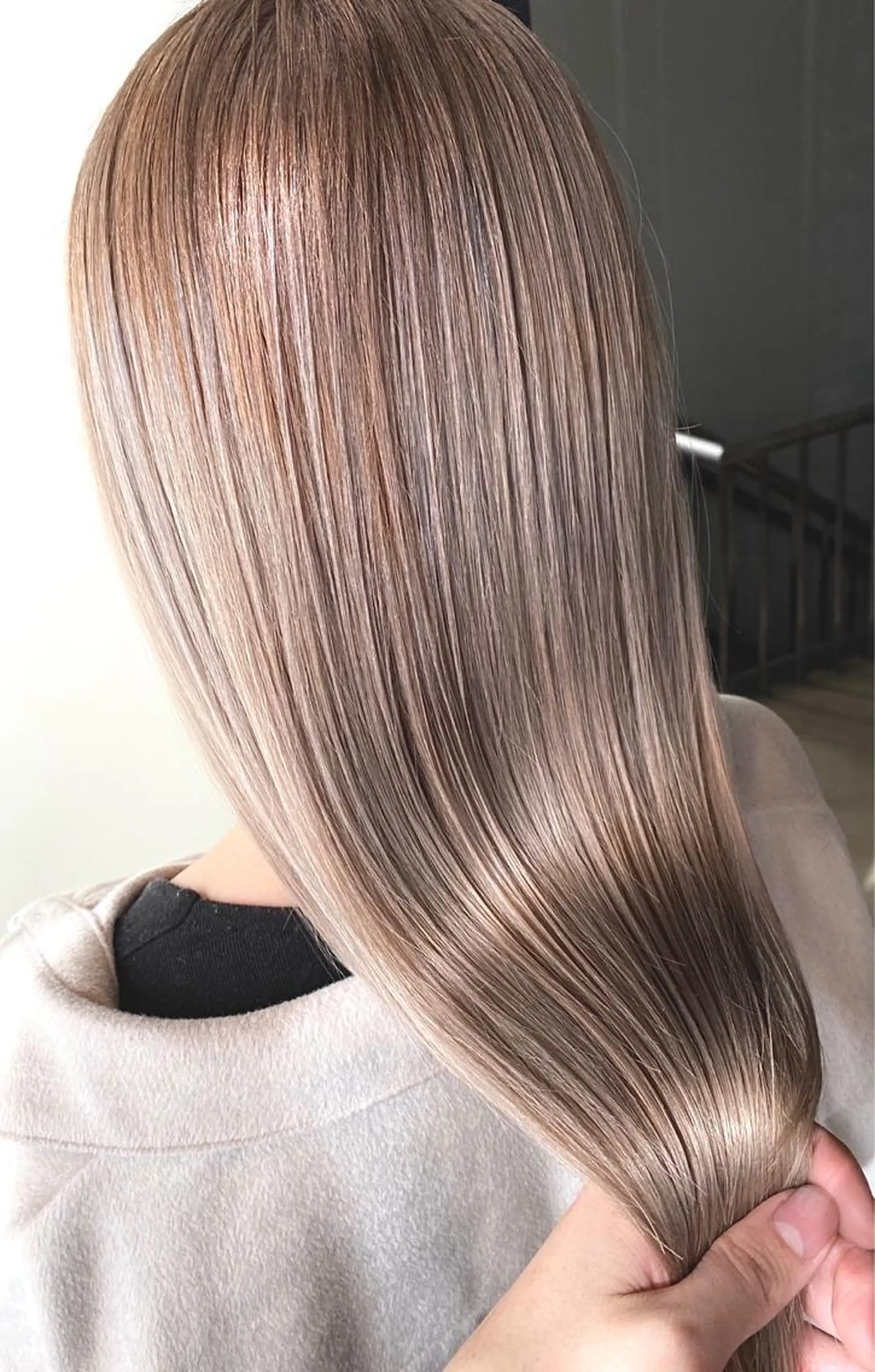 ショート カラー ヘアアレンジ 髪質改善 🌟小顔レイヤー× 赤み消し透明感カラーのヘアスタイル