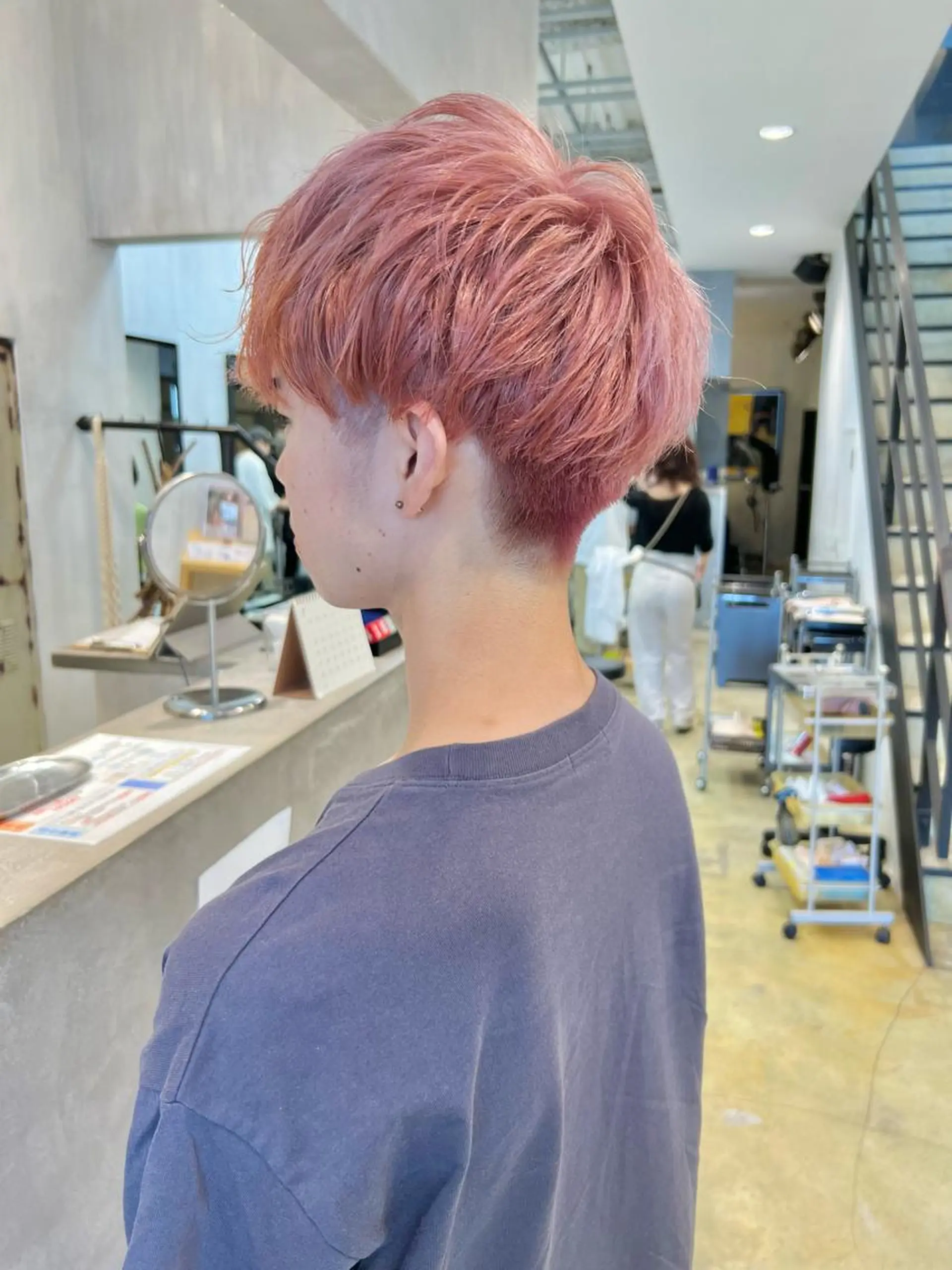 カラー メンズ ピンクカラー カット ヘアカラー メンズパーマ/フェ ザーパーマ/古川晴輝のヘアスタイル