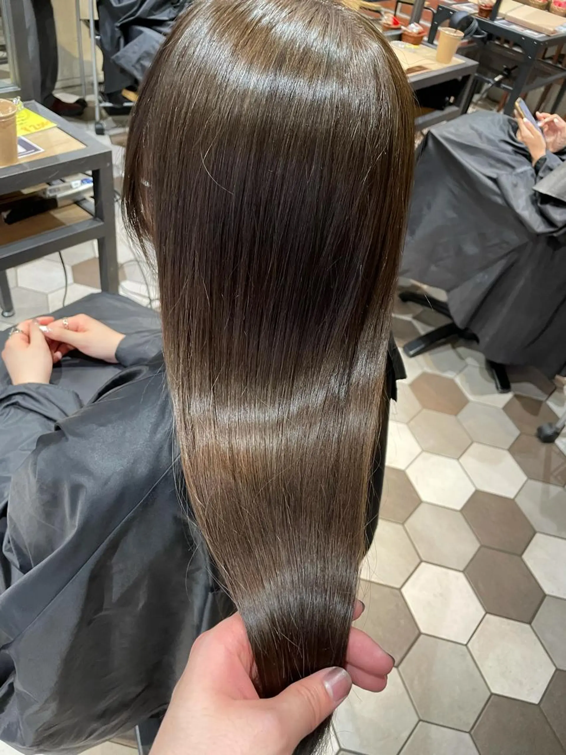 セミロング 髪質改善、縮毛矯正 酸性縮毛矯正のヘアスタイル