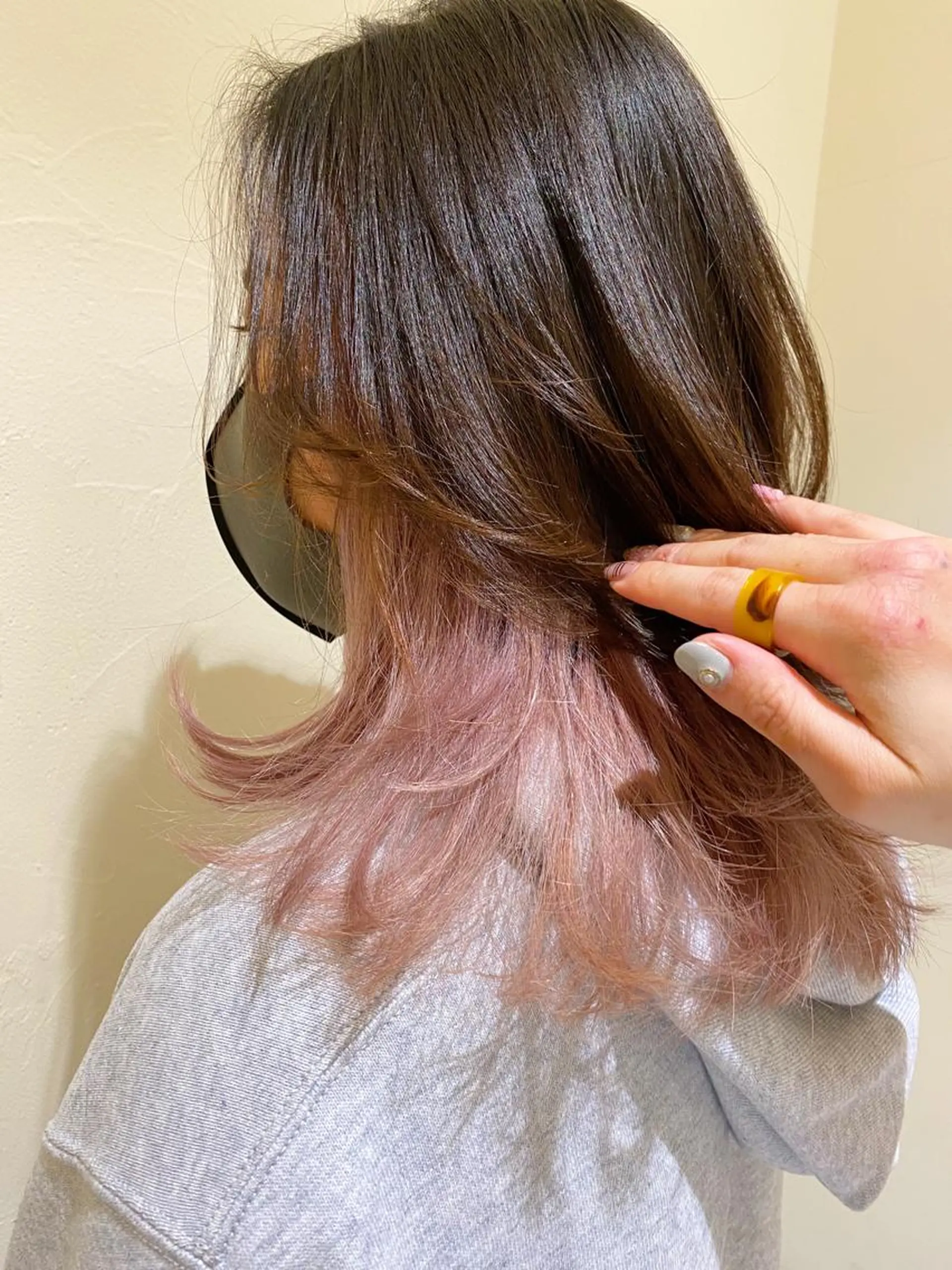 セミロング カラー インナーカラー ピンクカラー ✳︎SERA✳︎ 平日のみご案内のマツエク・マツパデザイン