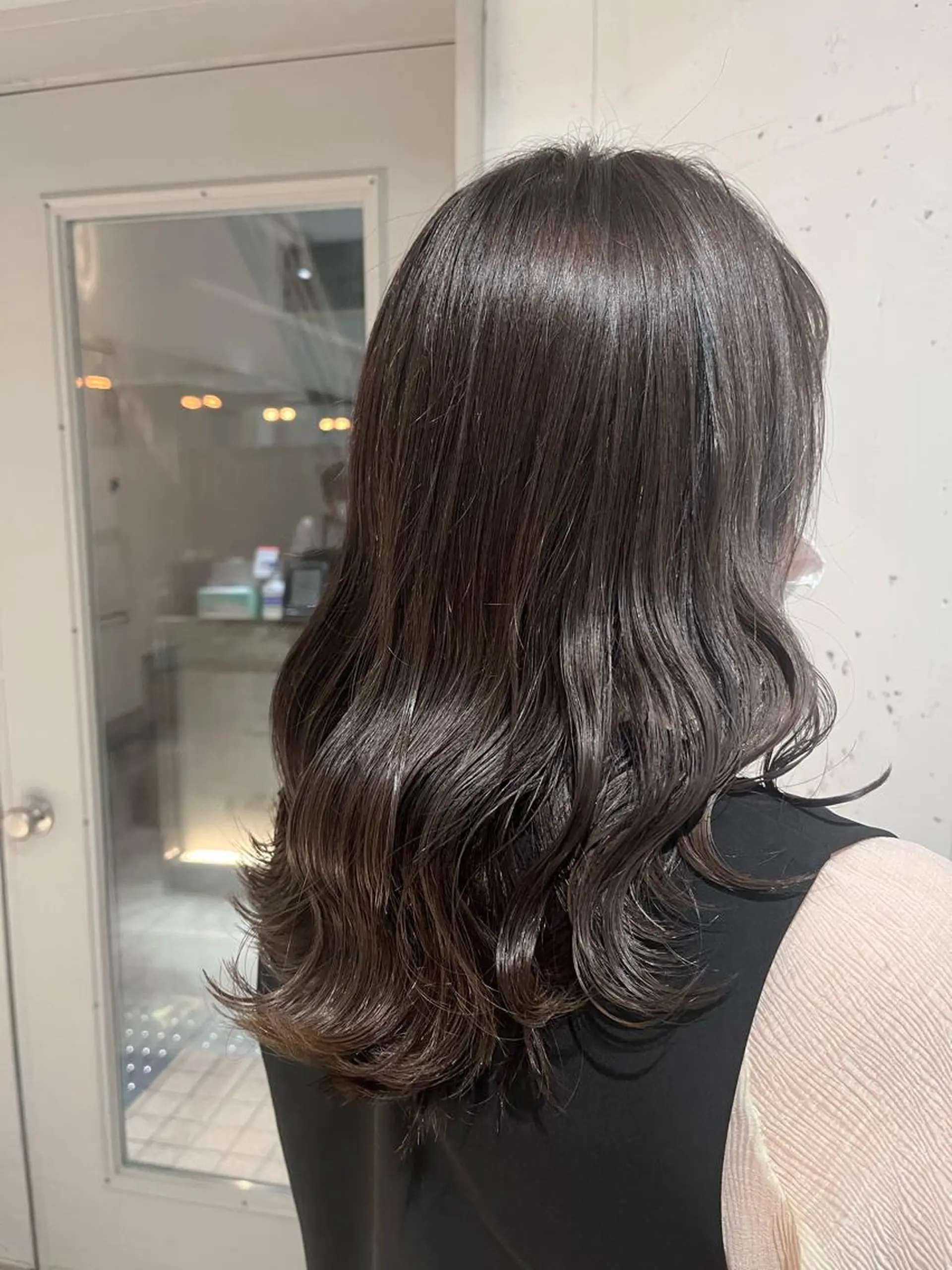 ミディアム カラー ブリーチ 透明感カラー ダブルカラー グレージュ ブリーチなしカラー ヘアカラー トリートメント ヘッドスパ ヘアセット カジュアルを女っぽく 𝗮𝘆𝗮𝗰𝗼のヘアスタイル