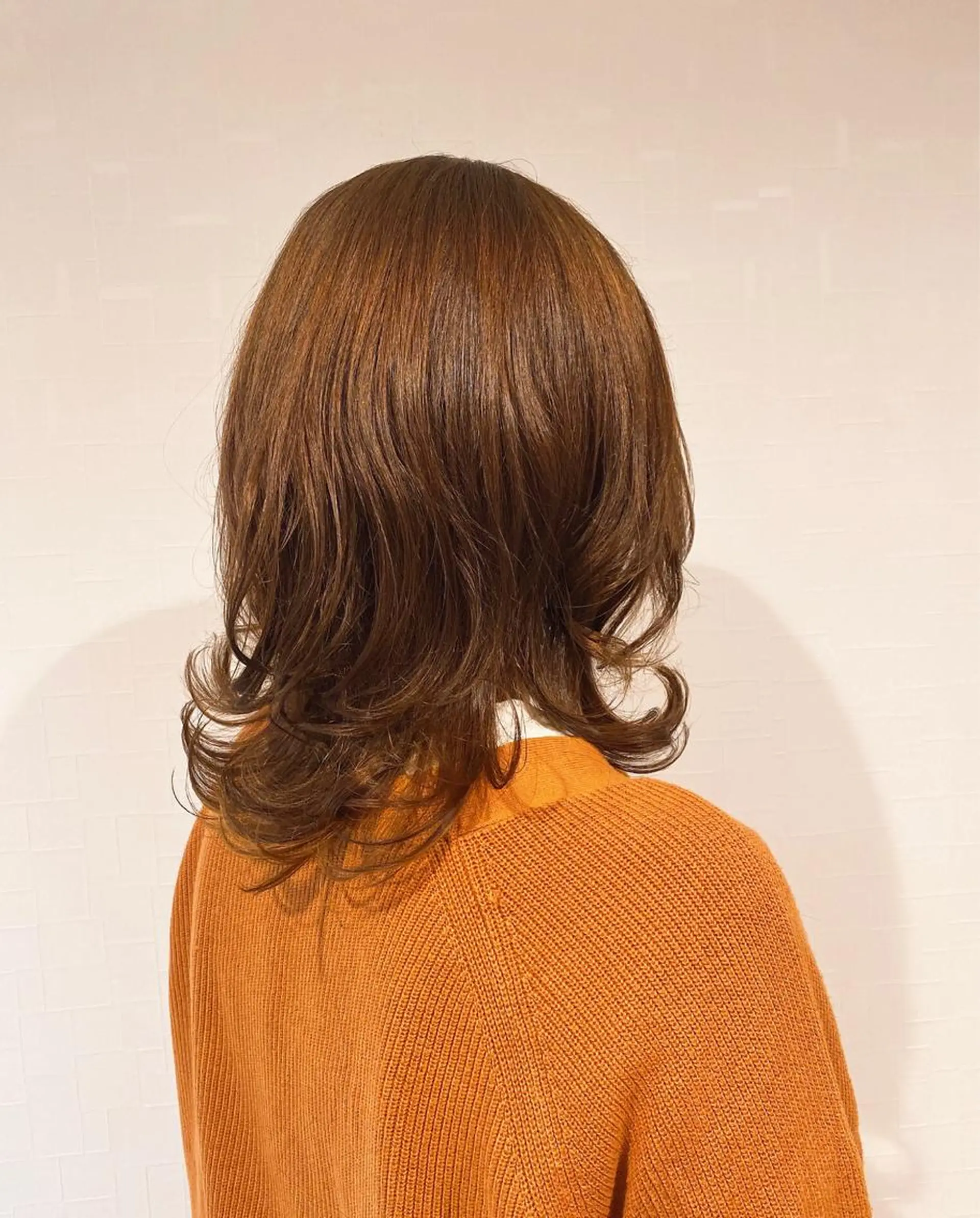 ミディアム カラー ブラウンカラー オレンジ オレンジブラウン 伸ばしかけ 外ハネヘア 鈴木 香澄のヘアスタイル