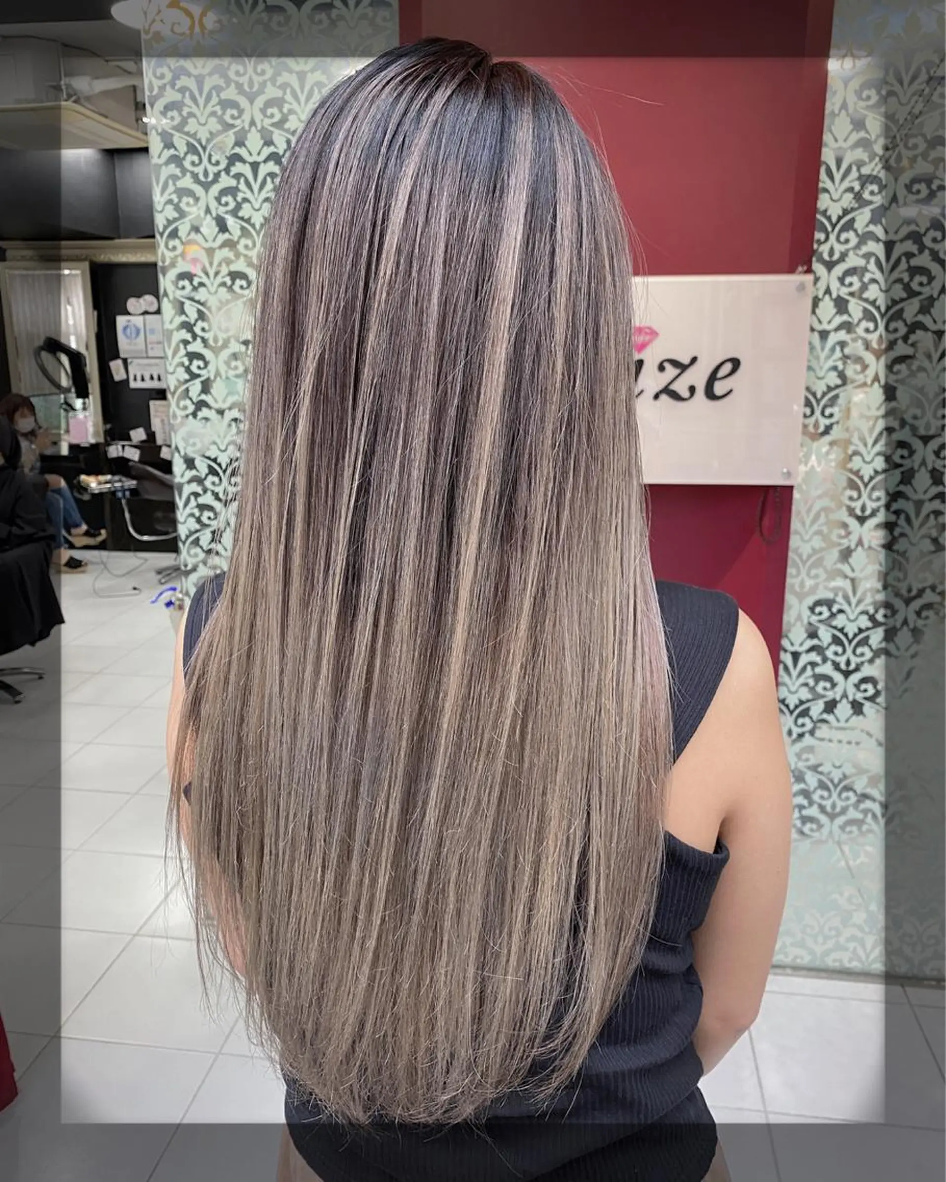 ロング カラー バレイヤージュ レイヤーカット トップスタイリスト 小澤純一のヘアスタイル