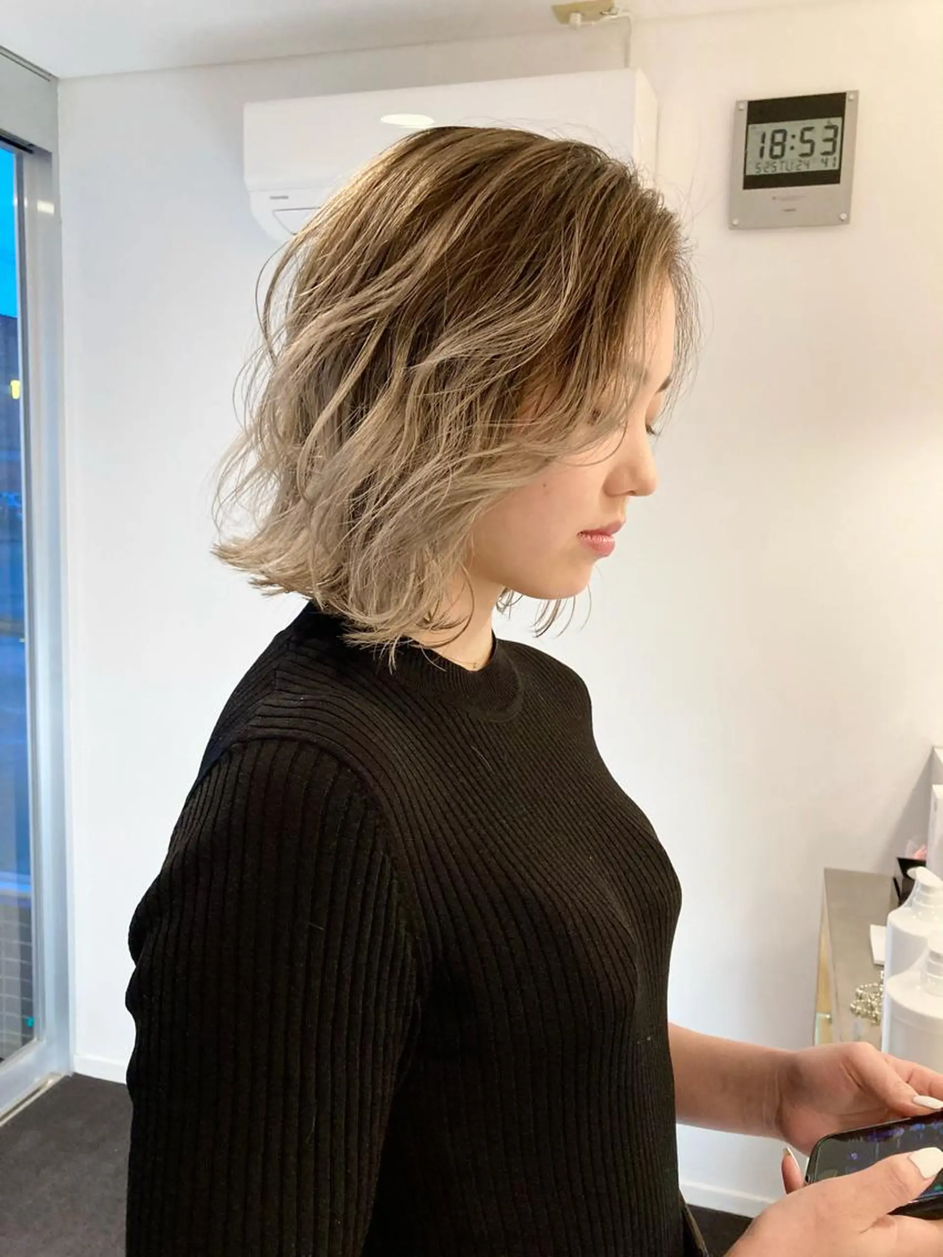 ミディアム カラー バレイヤージュ ブリーチ レイヤーカット カット ヘアカラー トリートメント 村本 千優のヘアスタイル