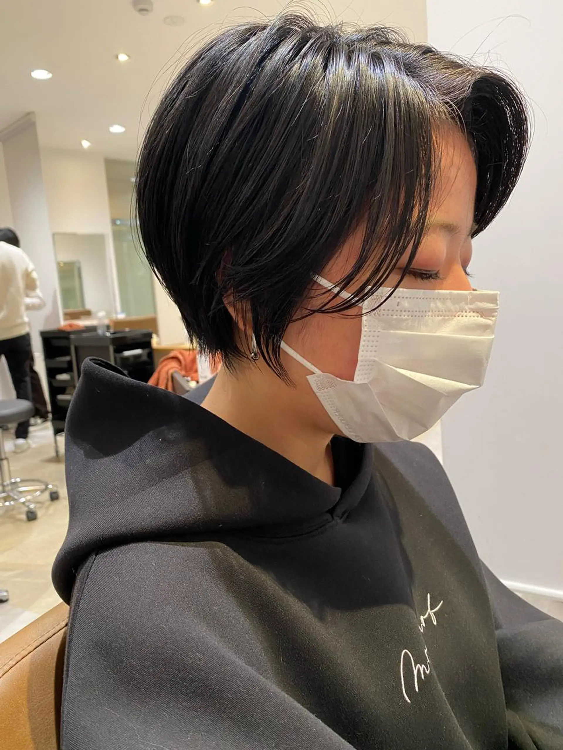 ショート 顔まわりカラー特化 赤津百合絵のヘアスタイル